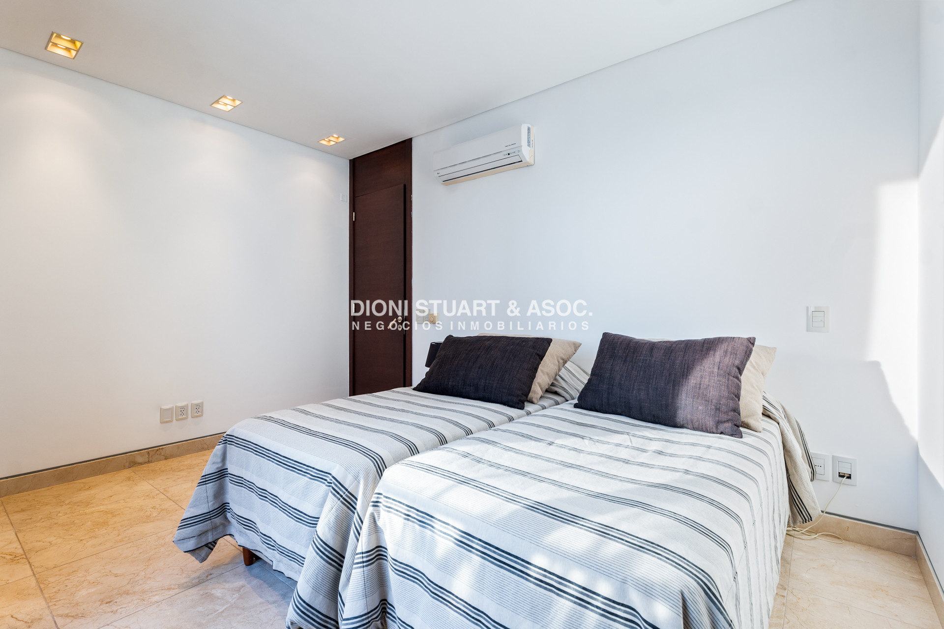 Apartamento ID.905 - LE BLEU - DEPARTAMENTO FRENTE AL PUERTO PENT HOUSE - 3 DORM EN SUITES + DEP.