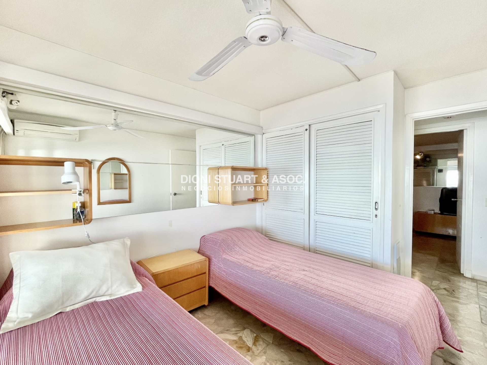 Apartamento ID.215 - APARTAMENTO EN ALQUILER 3 DORMITORIOS FRENTE AL MAR PLAYA MANSA - COMPLEJO LINCOLN CENTER