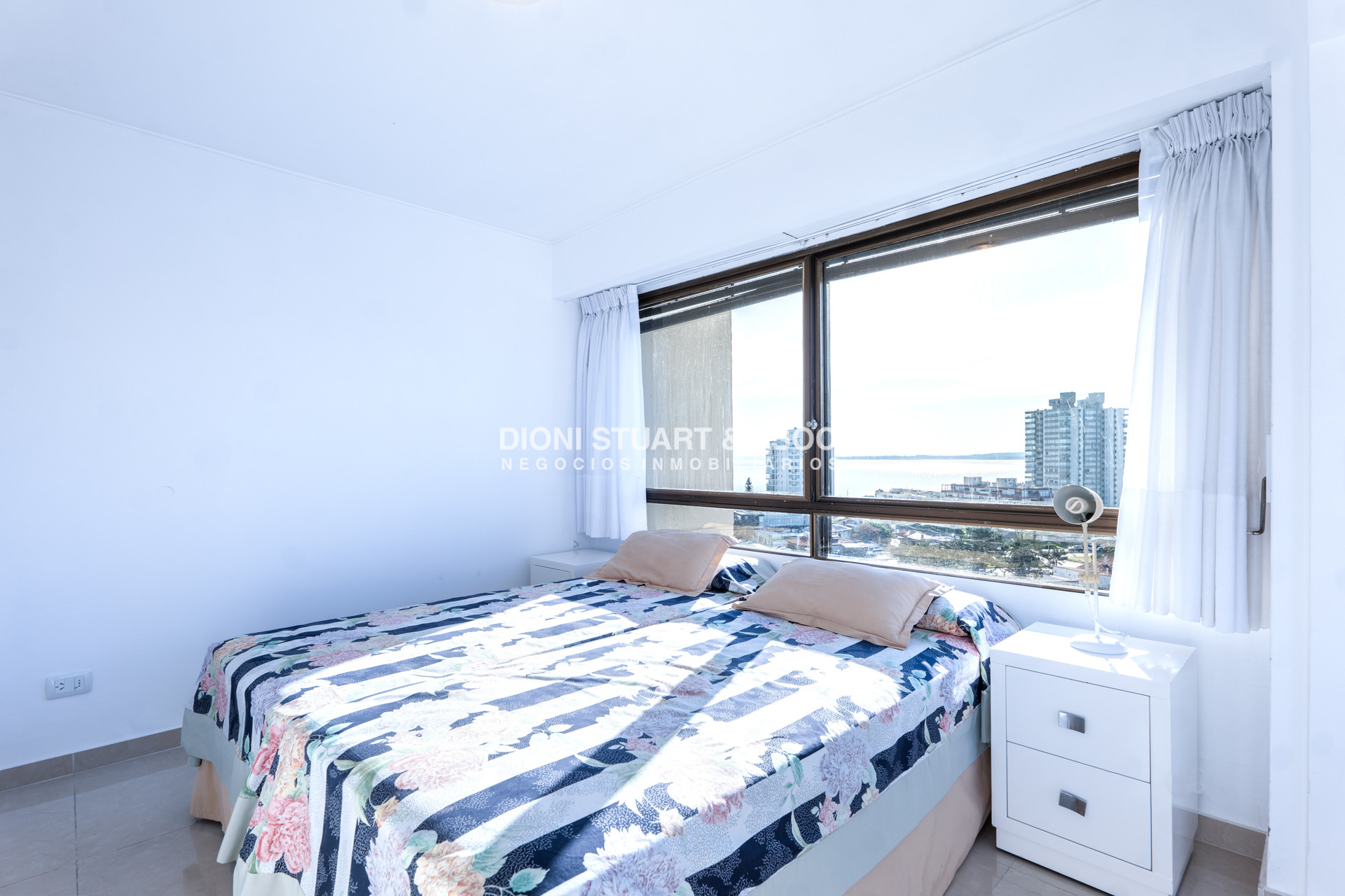 Apartamento ID.1054 - VENTA APARTAMENTO 4 DORMITORIOS RECICLADO - PLAYA BRAVA - PARQUEMAR CENTER 