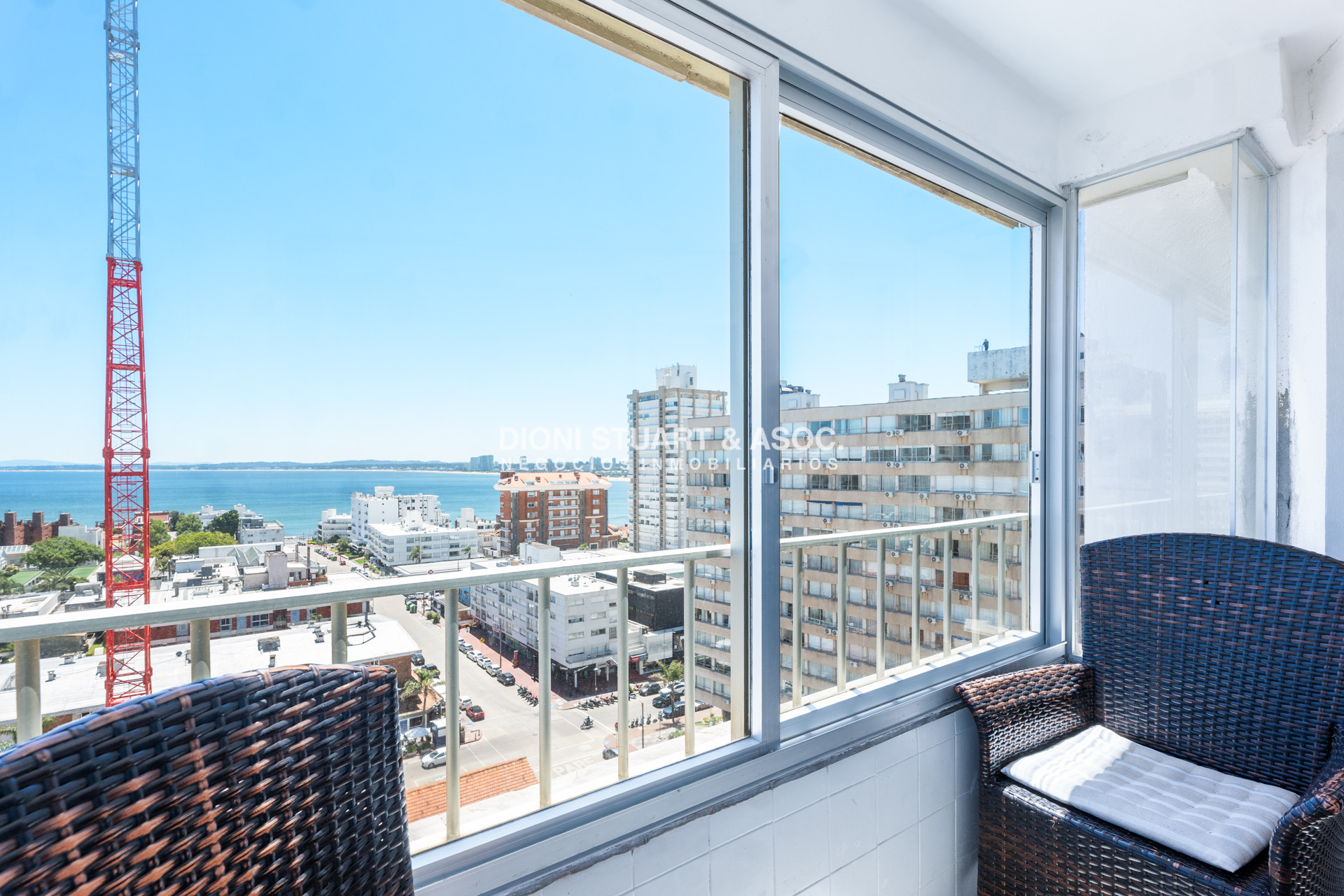 Apartamento ID.1158 - VENTA APARTAMENTO EN PENINSULA 2 DORMITORIOS RECICLADO VISTA AL MAR -  TORRE DEL SOL