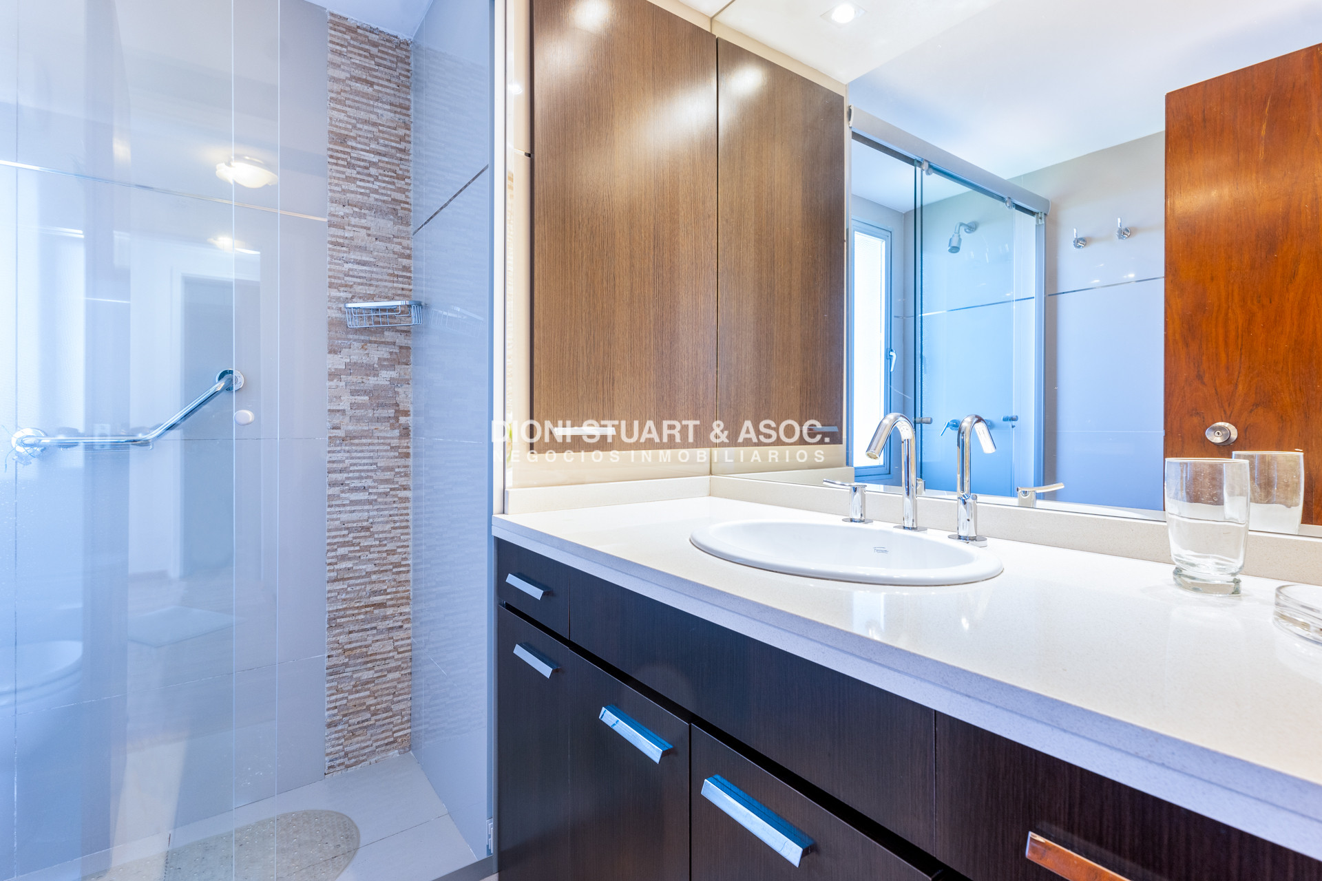 Apartamento ID.903 - DEPARTAMENTO EN ROOSEVELT - 2 DORMITORIOS - RECICLADO - CON VISTA - PARQUEMAR R