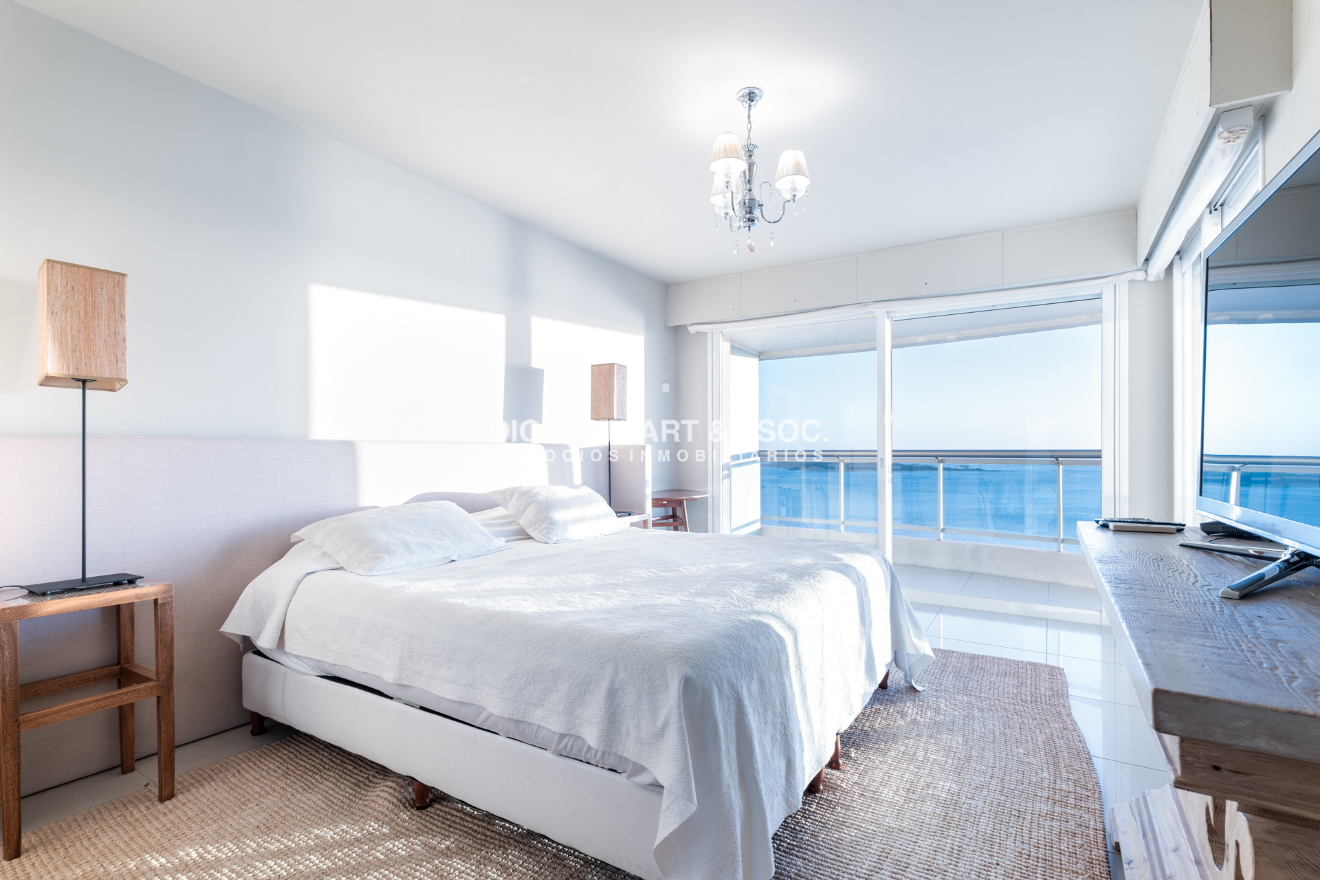 Apartamento ID.910 - DEPARTAMENTO DUPLEX EN AQUARELA - PLAYA MANSA - 4 DORM EN SUITE + DEPENDENCIA