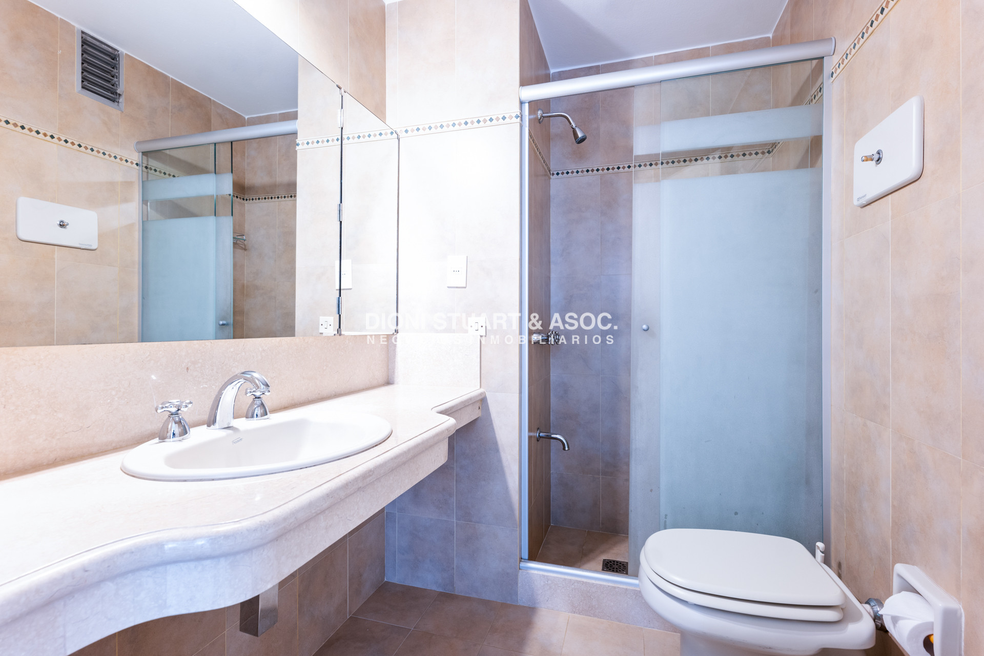 Apartamento ID.978 - APARTAMENTO EN VENTA EN EDIFICIO IMARANGATU - 3 DORM + DEP. CON PARRILLERO