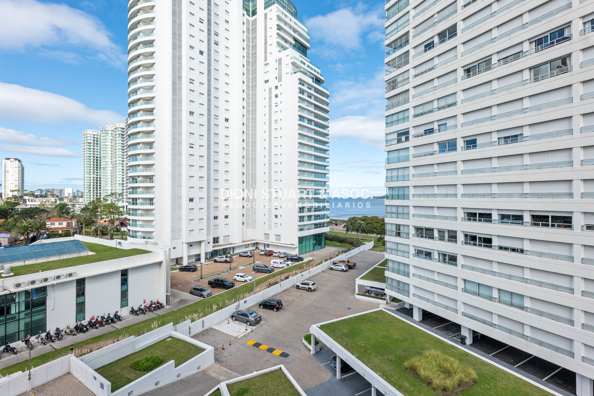 Apartamento ID.665 - DEPARTAMENTO EN VENTA EN PLAYA MANSA - 3 DORM Y DEP. - RECICLADO - COMPLEJO LINCOLN CENTER - TORRE JEFFERSON
