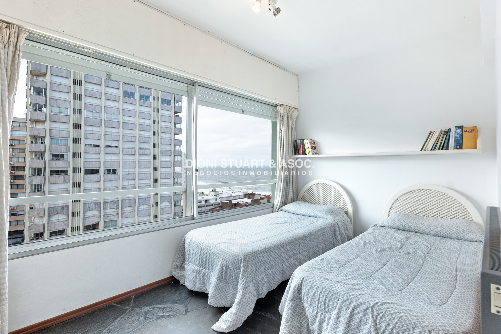Apartamento ID.681 - Apartamento En Venta - En Gorlero - Peninsula - 2 Dormitorios - Edificio Michelangelo