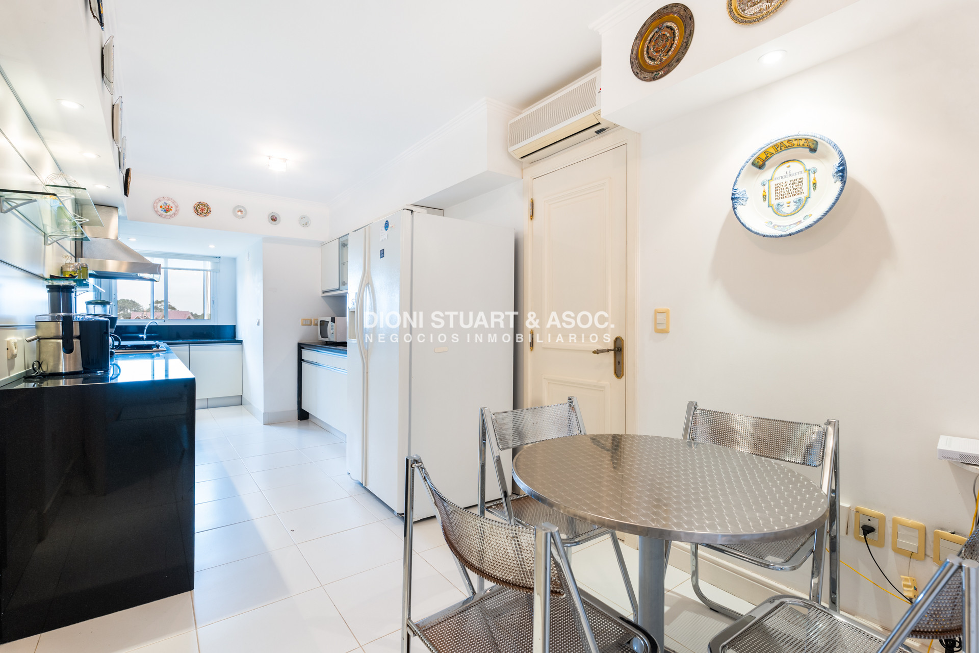 Apartamento ID.760 - DEPARTAMENTO EN VENTA EN PLAYA BRAVA PRIMER LINEA 4 DORMITORIOS EN SUITE - EDIF. AGUAS AZULES