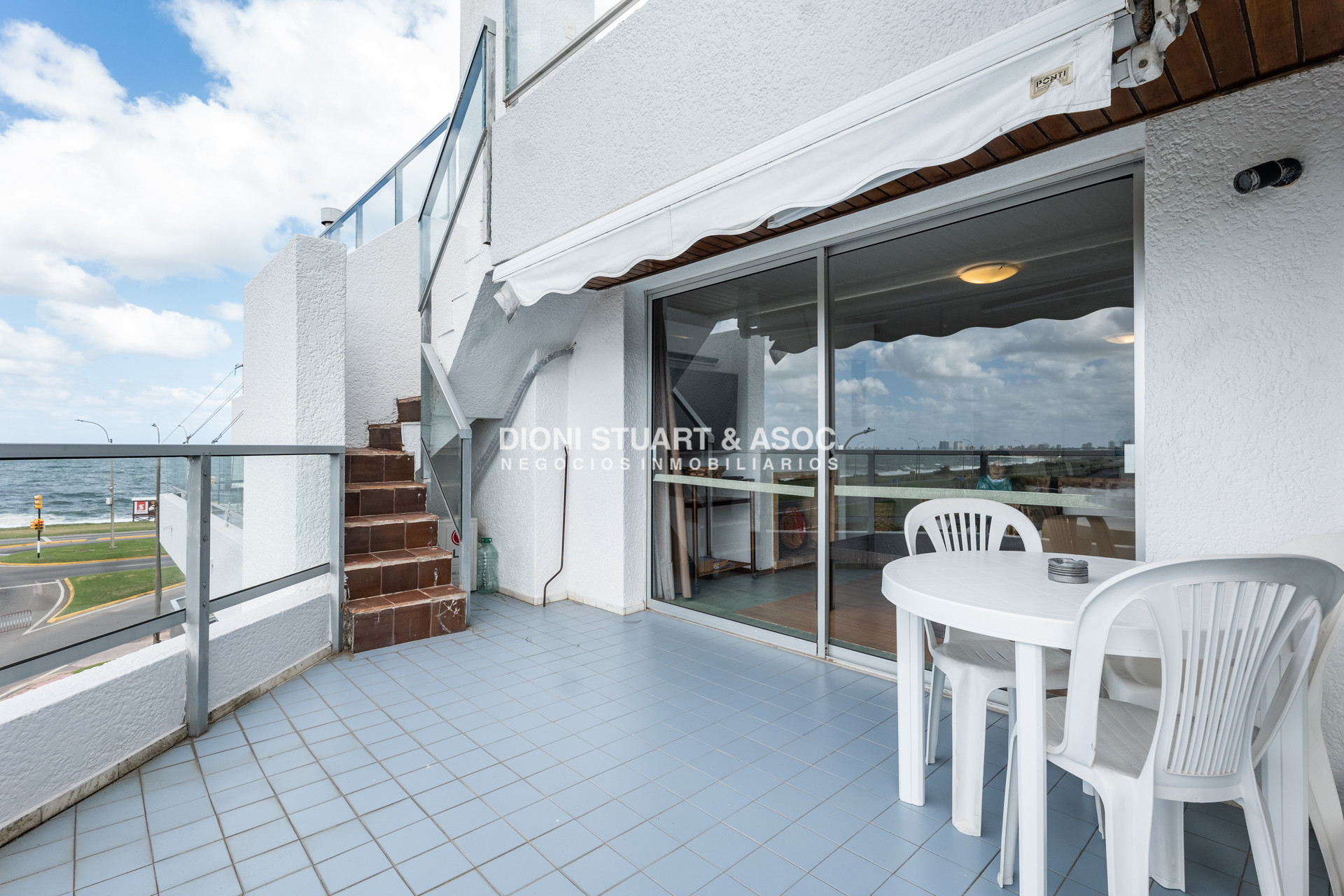 Apartamento ID.391 - DEPARTAMENTO PENT HOUSE DUPLEX EN PLAYA MANSA EN VENTA - 3 DORMITORIOS - CON ESTUFA Y BARBACOA