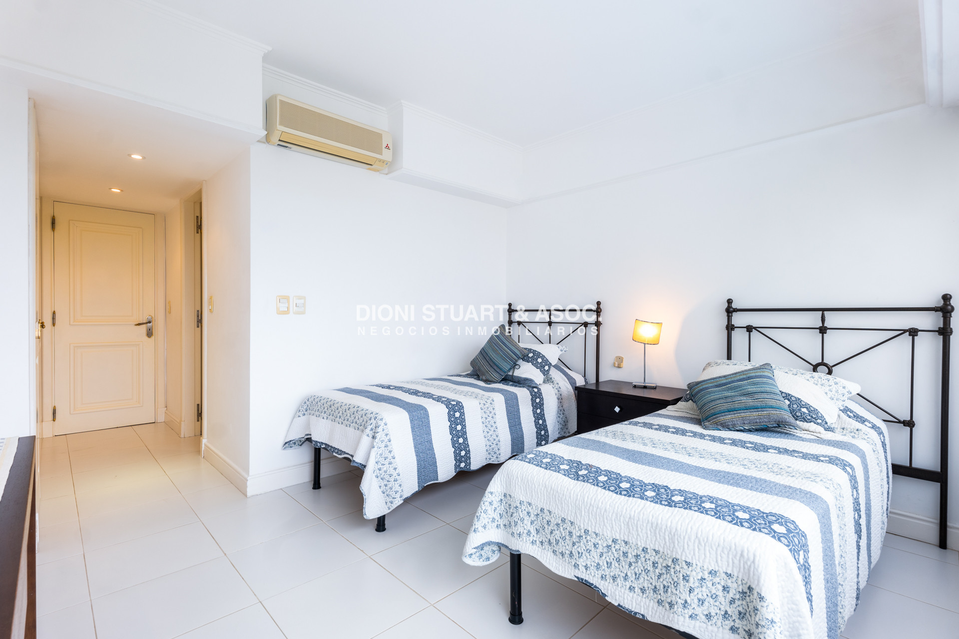 Apartamento ID.760 - DEPARTAMENTO EN VENTA EN PLAYA BRAVA PRIMER LINEA 4 DORMITORIOS EN SUITE - EDIF. AGUAS AZULES