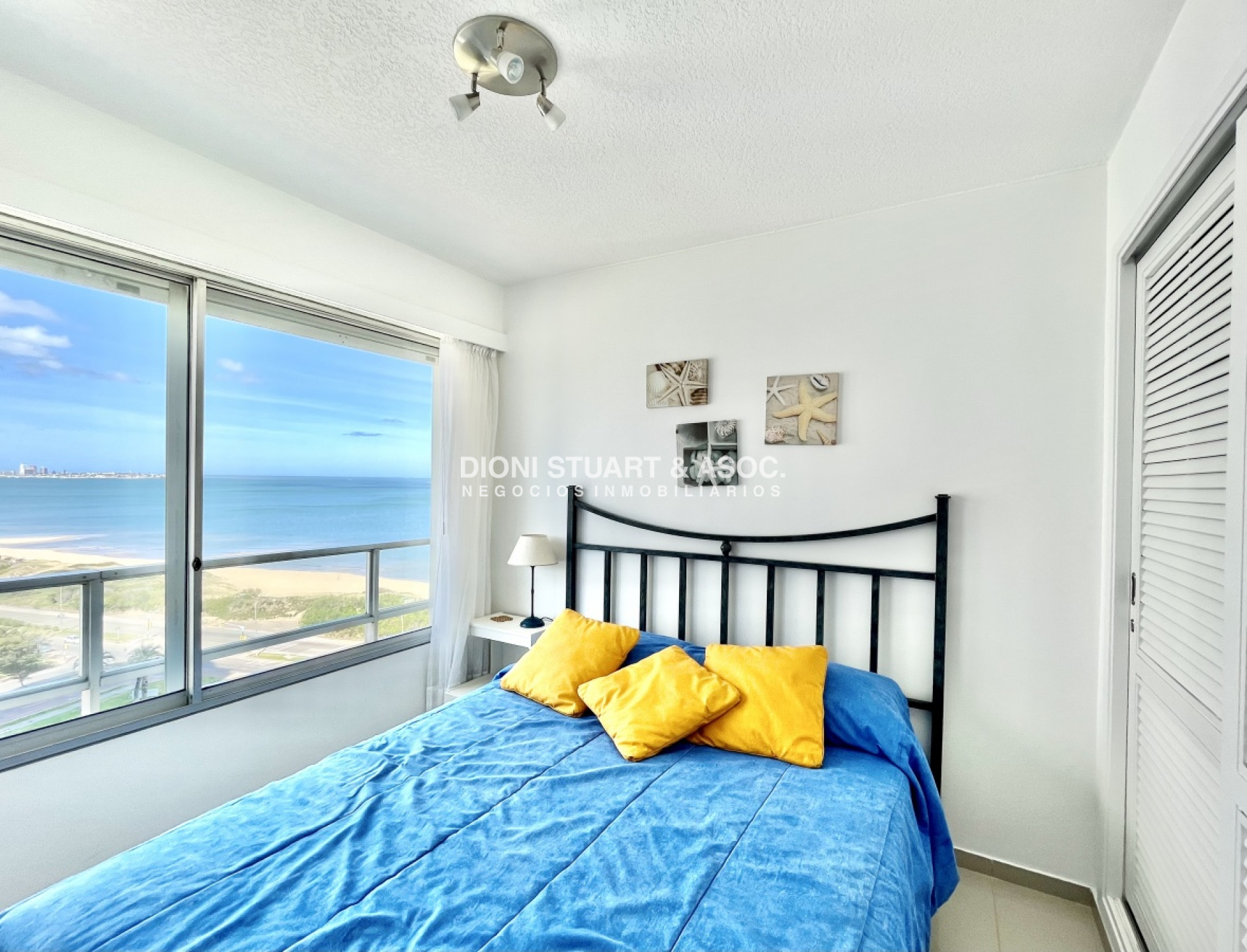 Apartamento ID.296 - DEPARTAMENTO DE 3 DORMITORIOS EN ALQUILER PLAYA MANSA FRENTE AL MAR TORRE WASHINGTON COMPLEJO LINCOLN CENTER