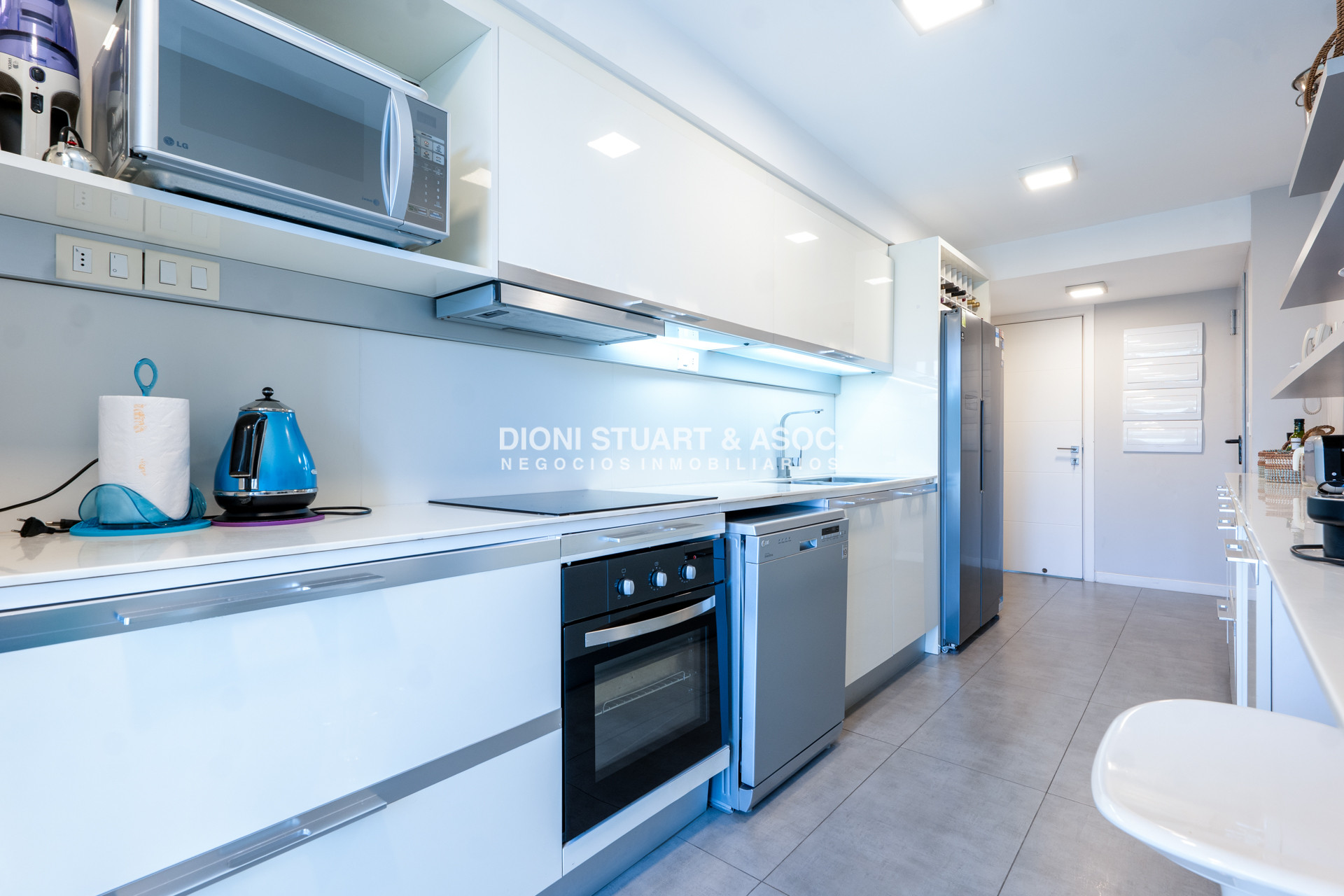Apartamento ID.1017 - APARTAMENTO EN VENTA - PLAYA MANSA - LUMIERE - ESQUIENRO - 3 DORM + DEP. SERV