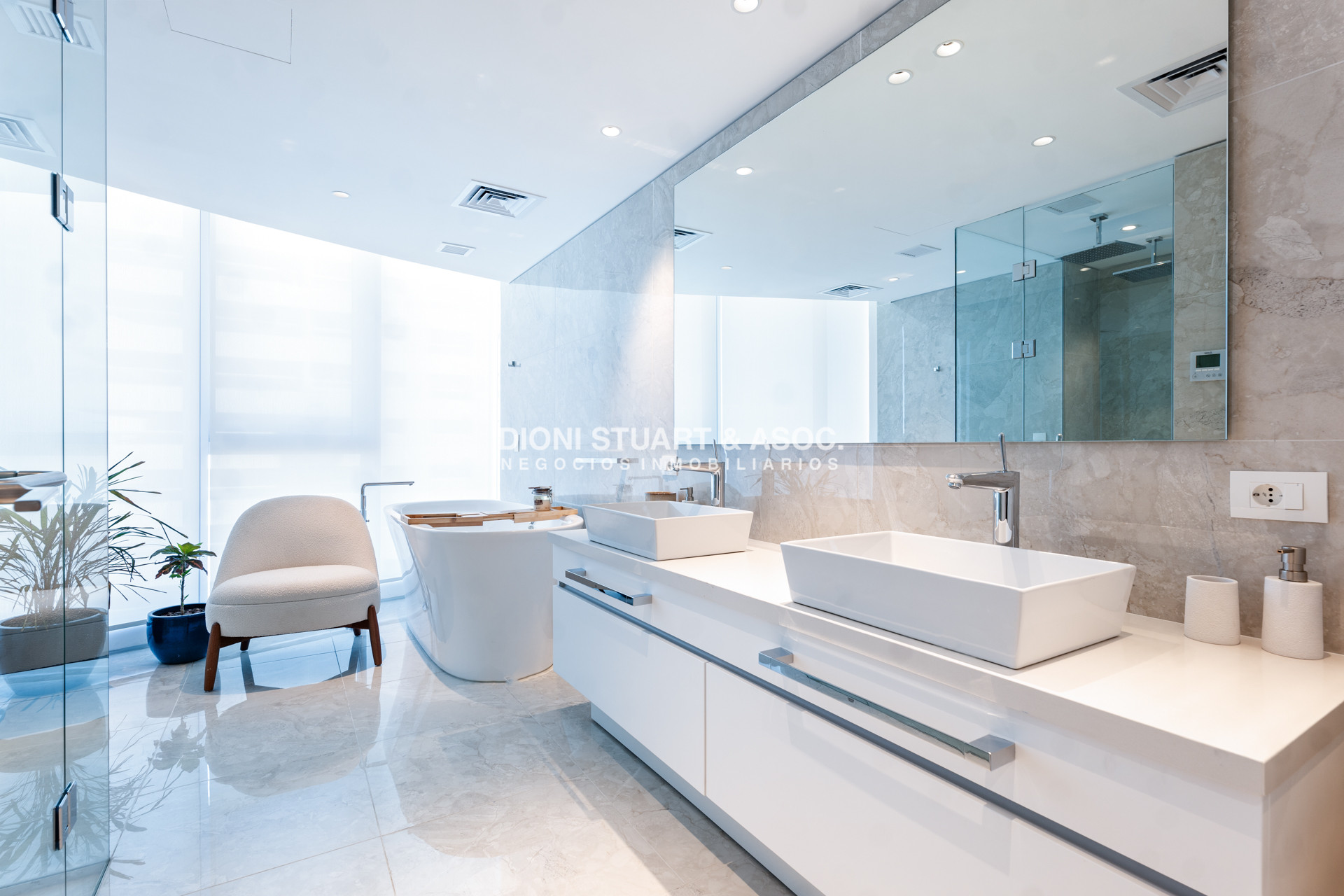 Apartamento ID.1121 - TRUMP UNIFICADO - 4 SUITES + DEPENDENCIA