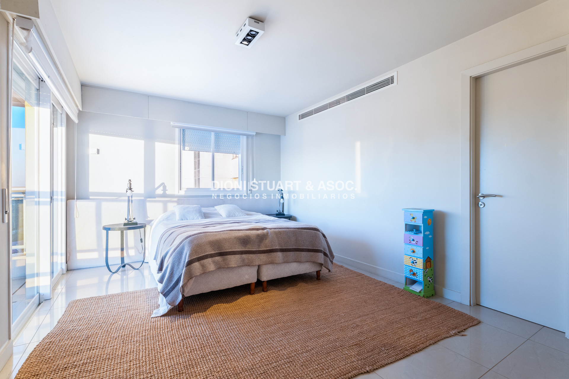 Apartamento ID.910 - DEPARTAMENTO DUPLEX EN AQUARELA - PLAYA MANSA - 4 DORM EN SUITE + DEPENDENCIA