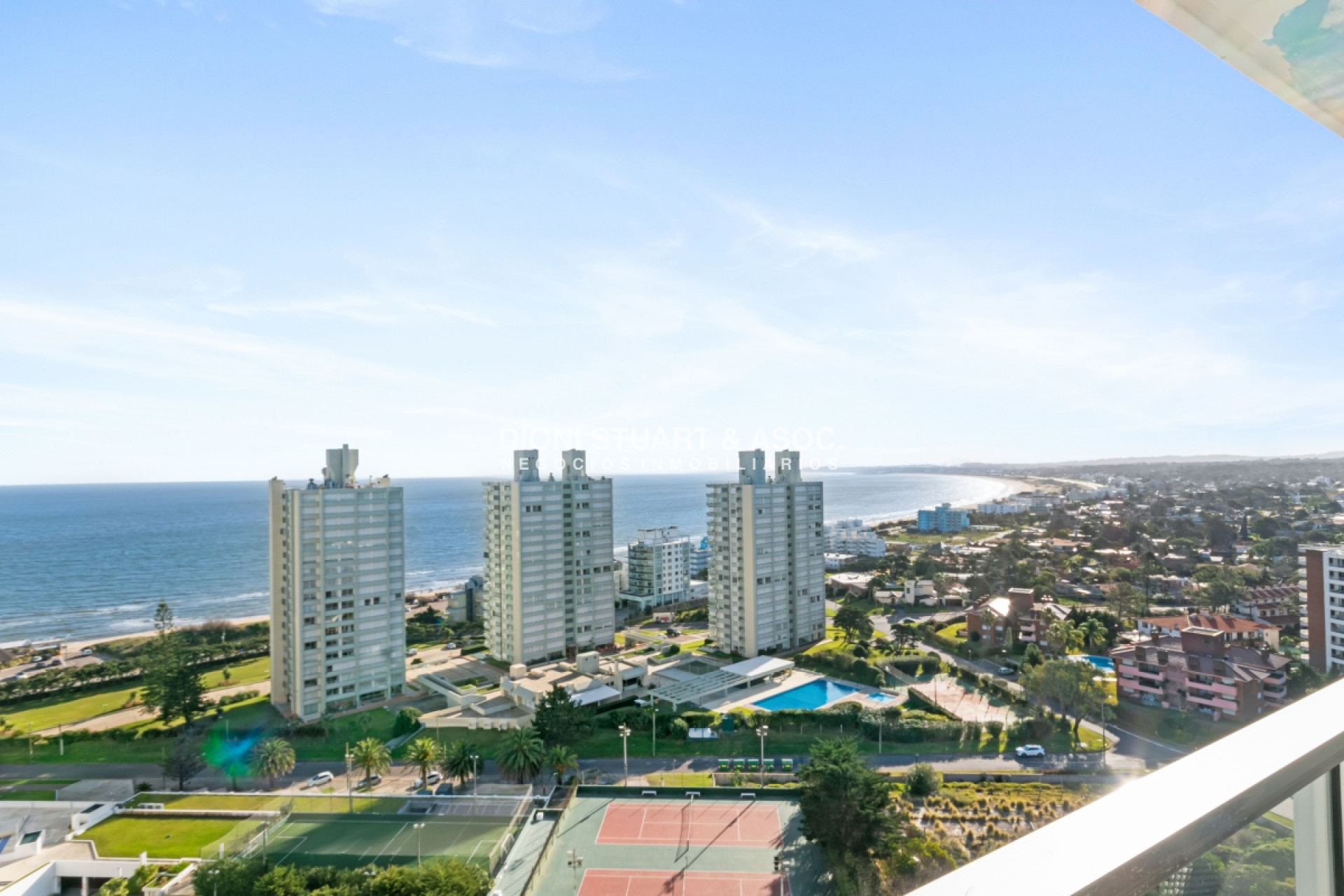 Apartamento ID.323 - Apartamento En Alquiler De Temporada (2da Febrero y Carnaval Libre)- Mansa - 2 Dormitorios - Piscina y Servicio de Playa - Complejo Lincoln Center