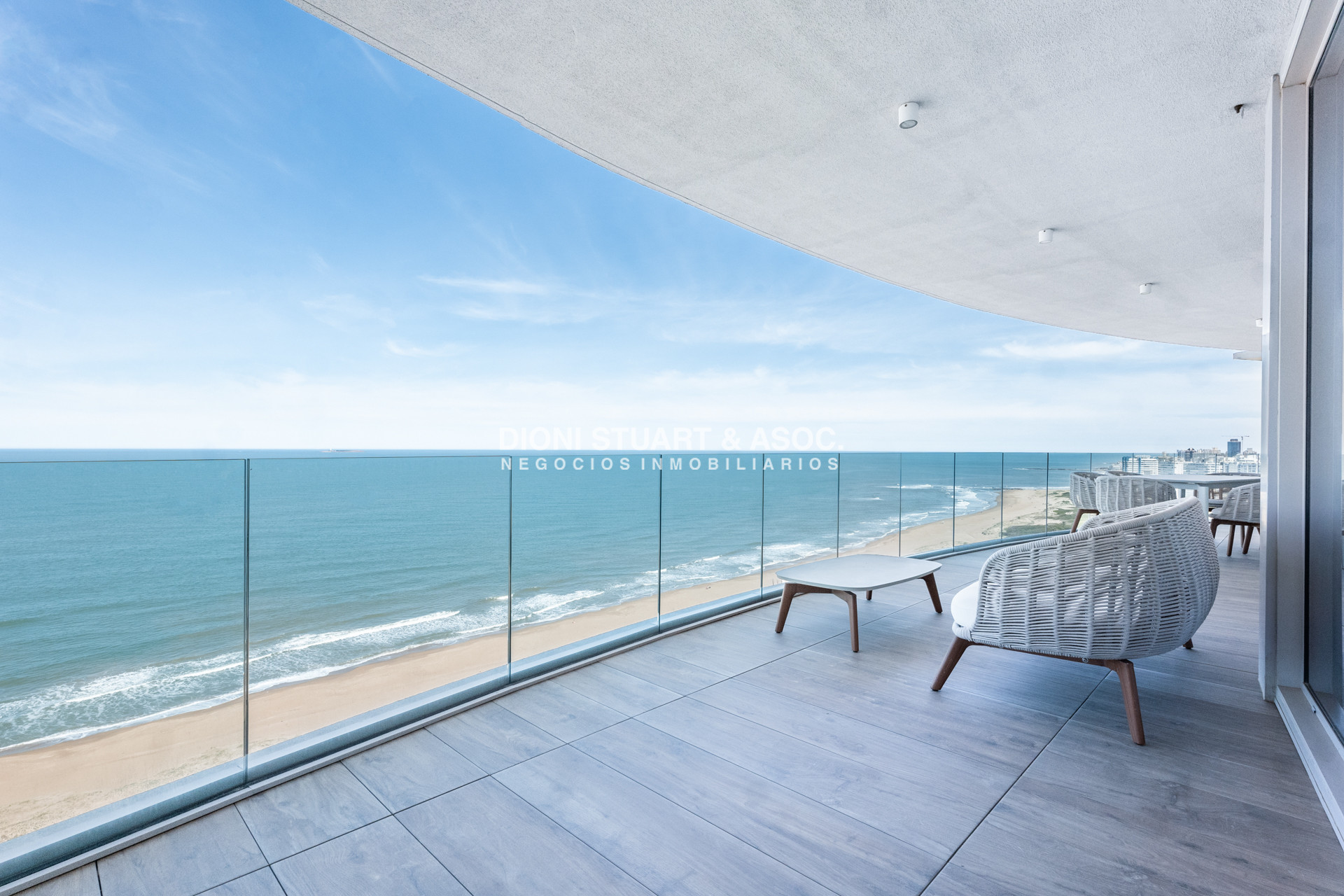 Apartamento ID.1121 - TRUMP UNIFICADO - 4 SUITES + DEPENDENCIA