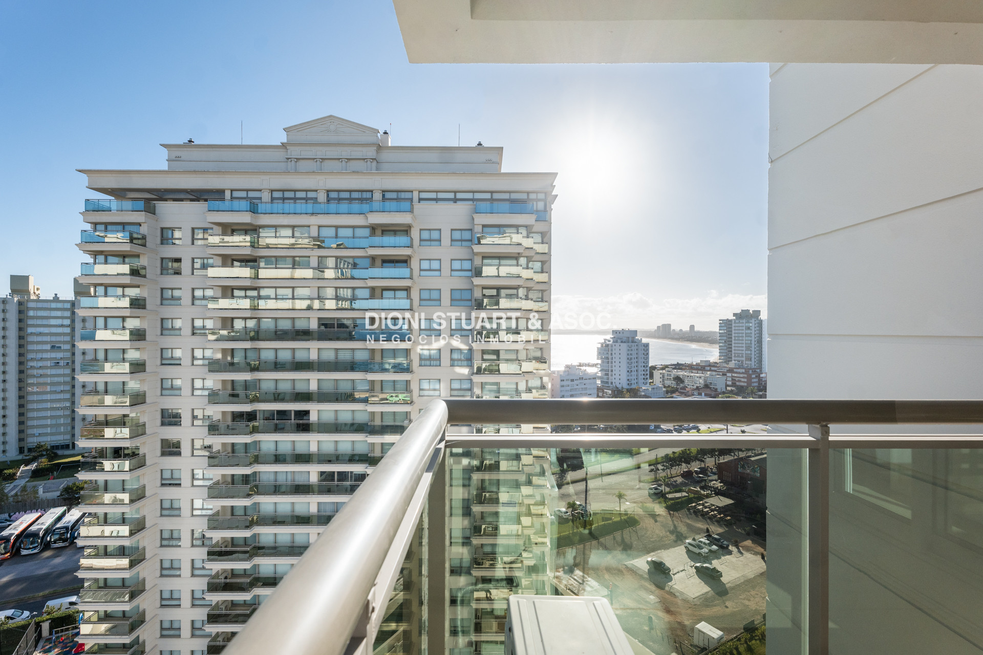Apartamento ID.982 - APARTAMENTO EN IMPERIALE I EN VENTA - ESQUINERO - 3 DORMITORIOS EN SUITE + DEPENDENCIA