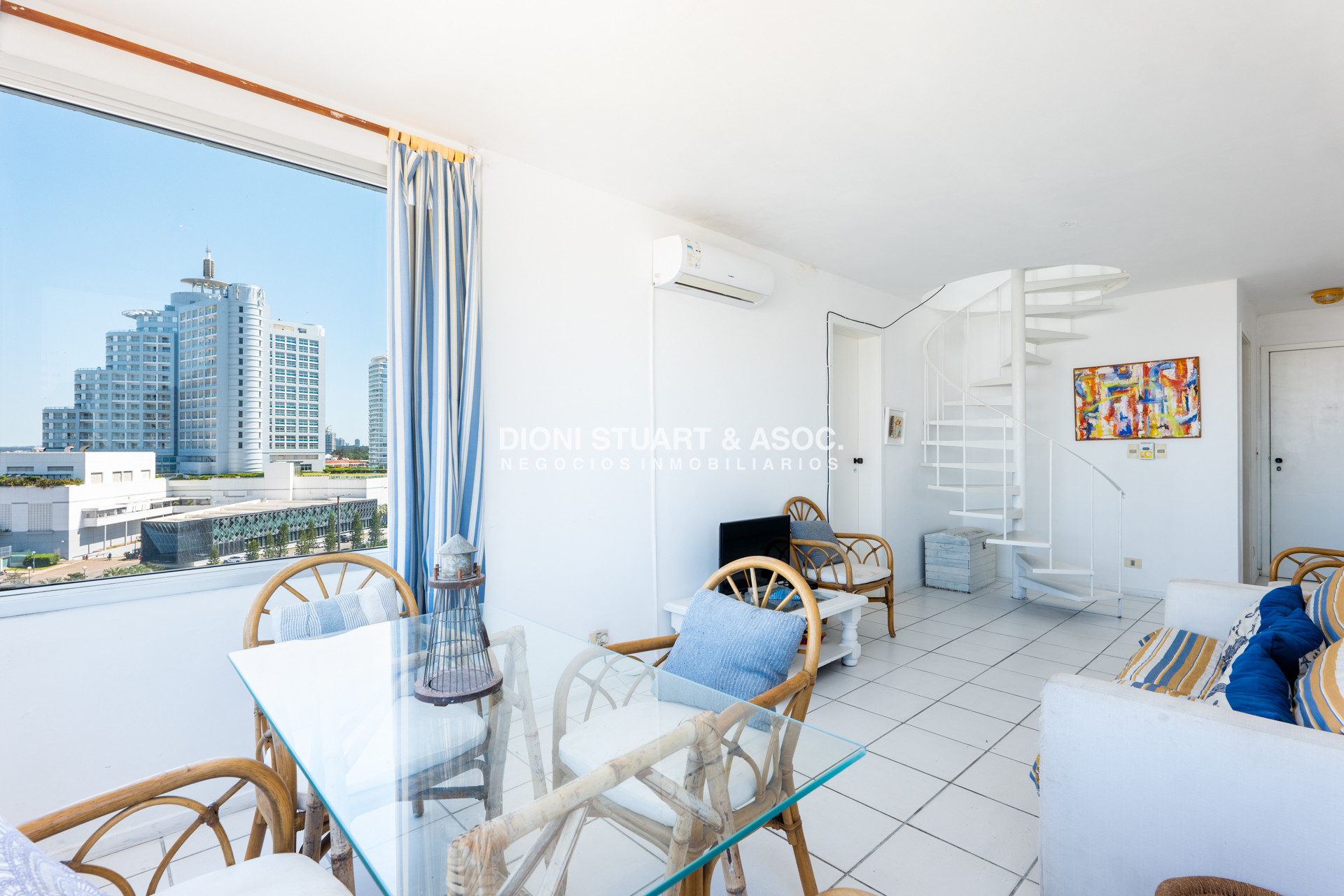 Apartamento ID.372 - DEPARTAMENTO PENT HOUSE DUPLEX CON VISTA AL MAR - EDIFICIO CAP FERRAT - 2 DORMITORIOS