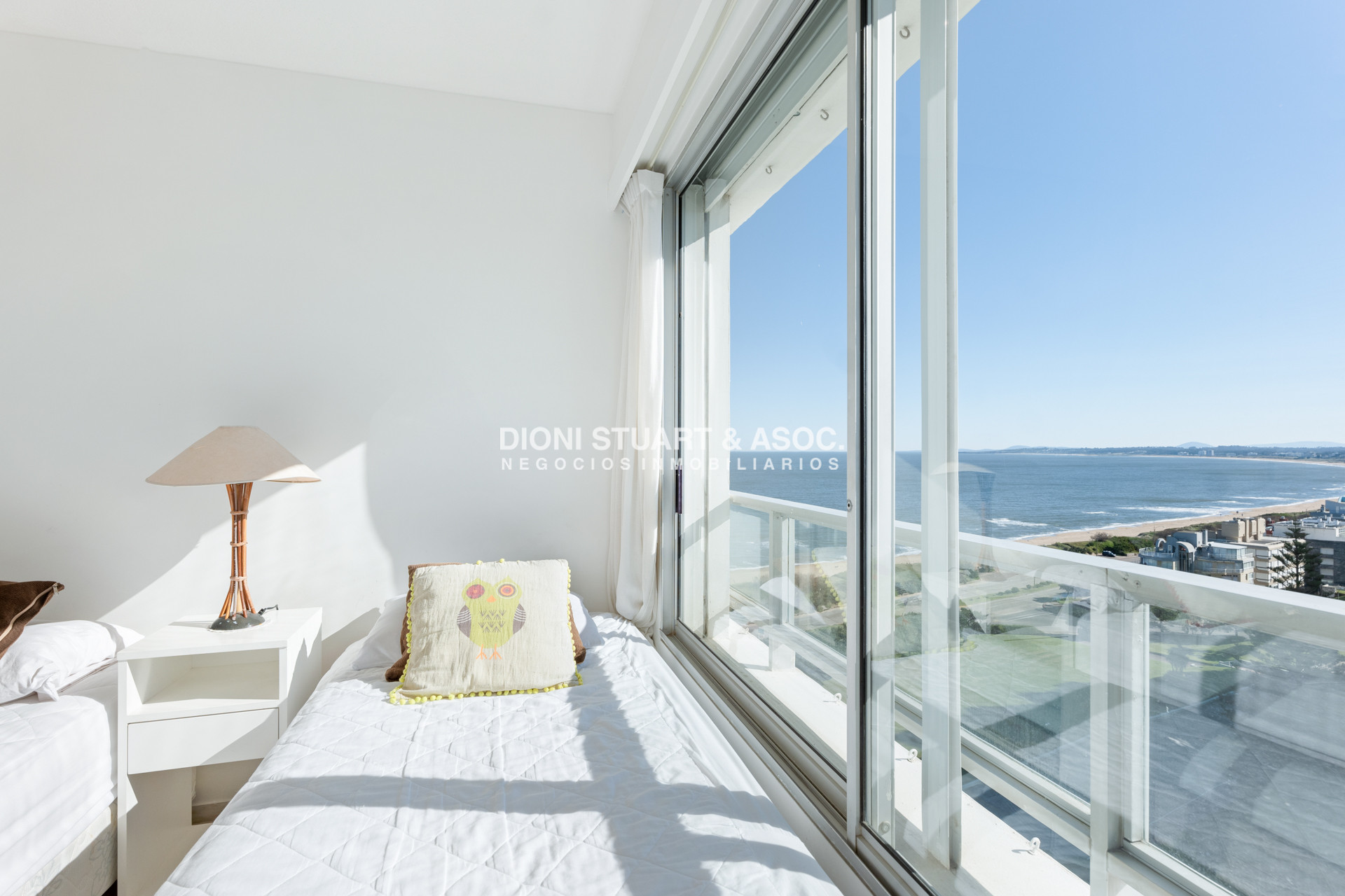 Apartamento ID.297 - APARTAMENTO EN ALQUILER DE 3 DORMITORIOS FRENTE AL MAR PLAYA MANSA TORRE WASHINGTON COMPLEJO LINCOLN CENTER