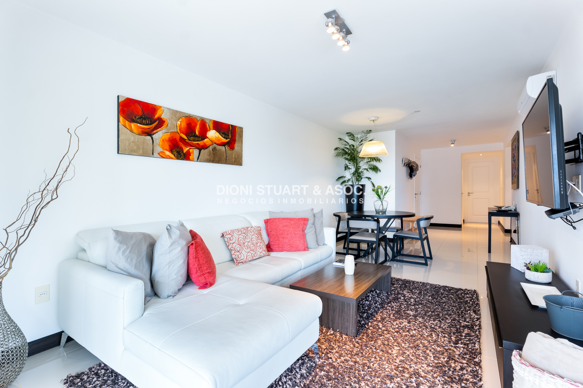 Apartamento ID.860 - APARTAMENTO EN VENTA EN PLAYA MANSA DE 2 DORMITORIOS CON PARRILLERO - EDIFICIO MONET
