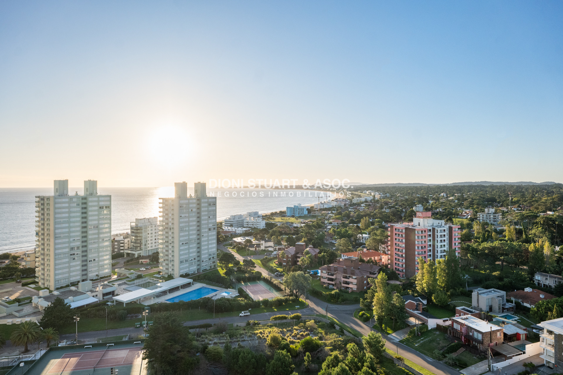 Apartamento ID.922 - PENT HOUSE DUPLEX EN LA MANSA - 4 DORM Y DEP - COMPLEJO LINCOLN CENTER - TORRE WILSON
