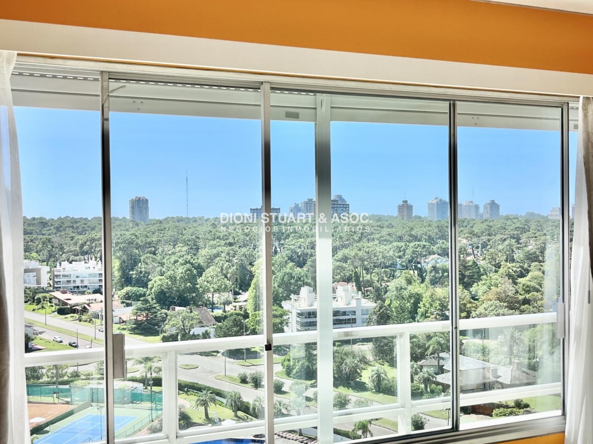 Apartamento ID.121 - OPORTUNIDAD EN VENTA - FRENTE AL MAR -  2 DORM Y MEDIO - COMPLEJO LINCOLN CENTER - TORRE WASHINGTON