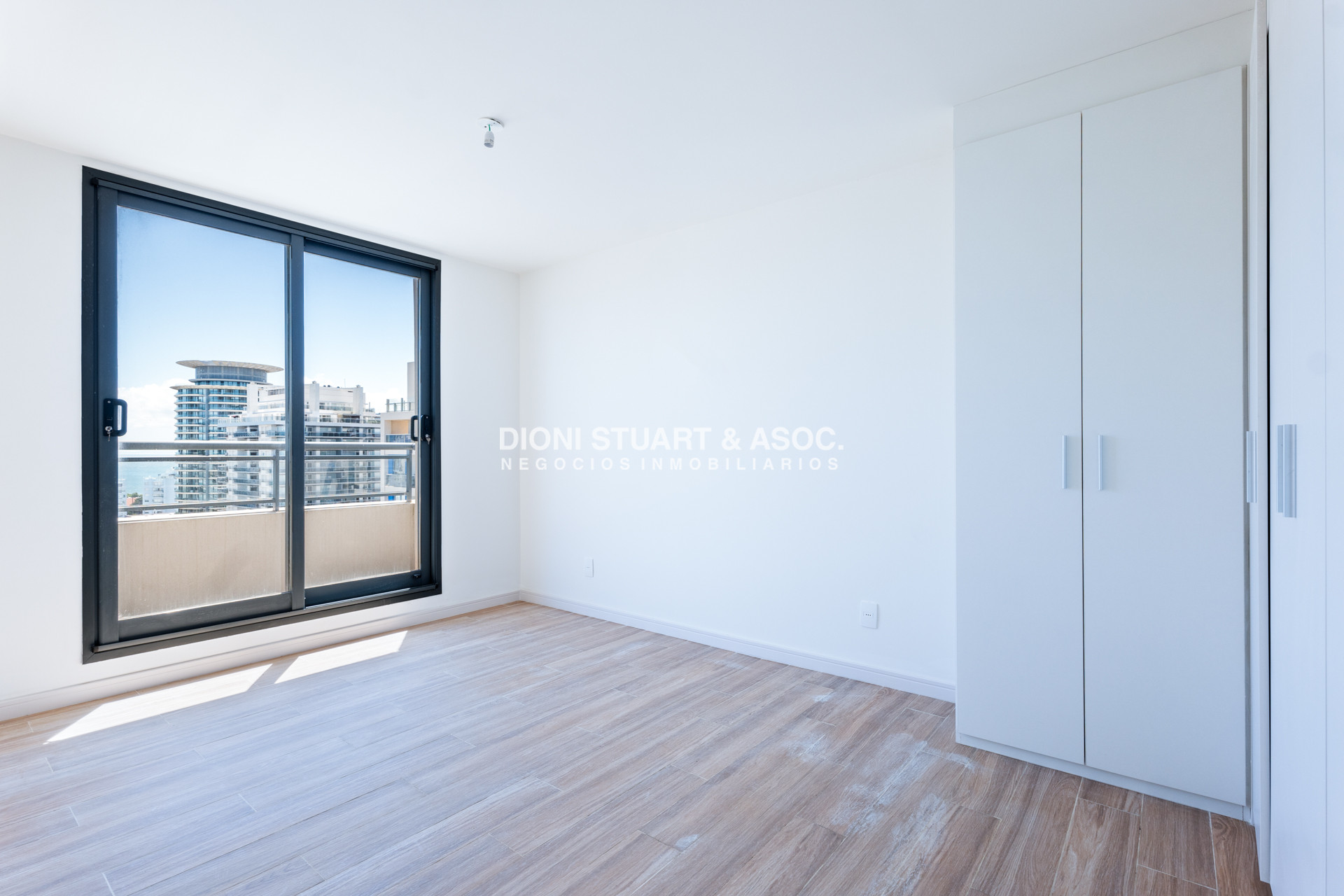 Apartamento ID.864 - APARTAMENTO A ESTRENAR EN PLAYA BRAVA PUNTA DEL ESTE - 2 DORMITORIOS - EDIF. SIGLO SOL II - BAJAS EXPENSAS