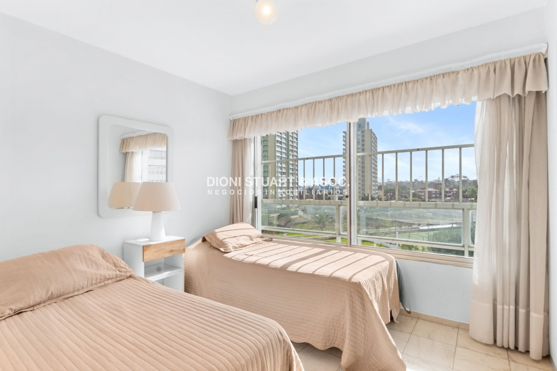 Apartamento ID.501 - APARTAMENTO EN VENTA FRENTE AL MAR 3 DORMITORIOS + DEPENDENCIA COMPLEJO LINCOLN CENTER TORRE JEFFERSON PLAYA MANSA