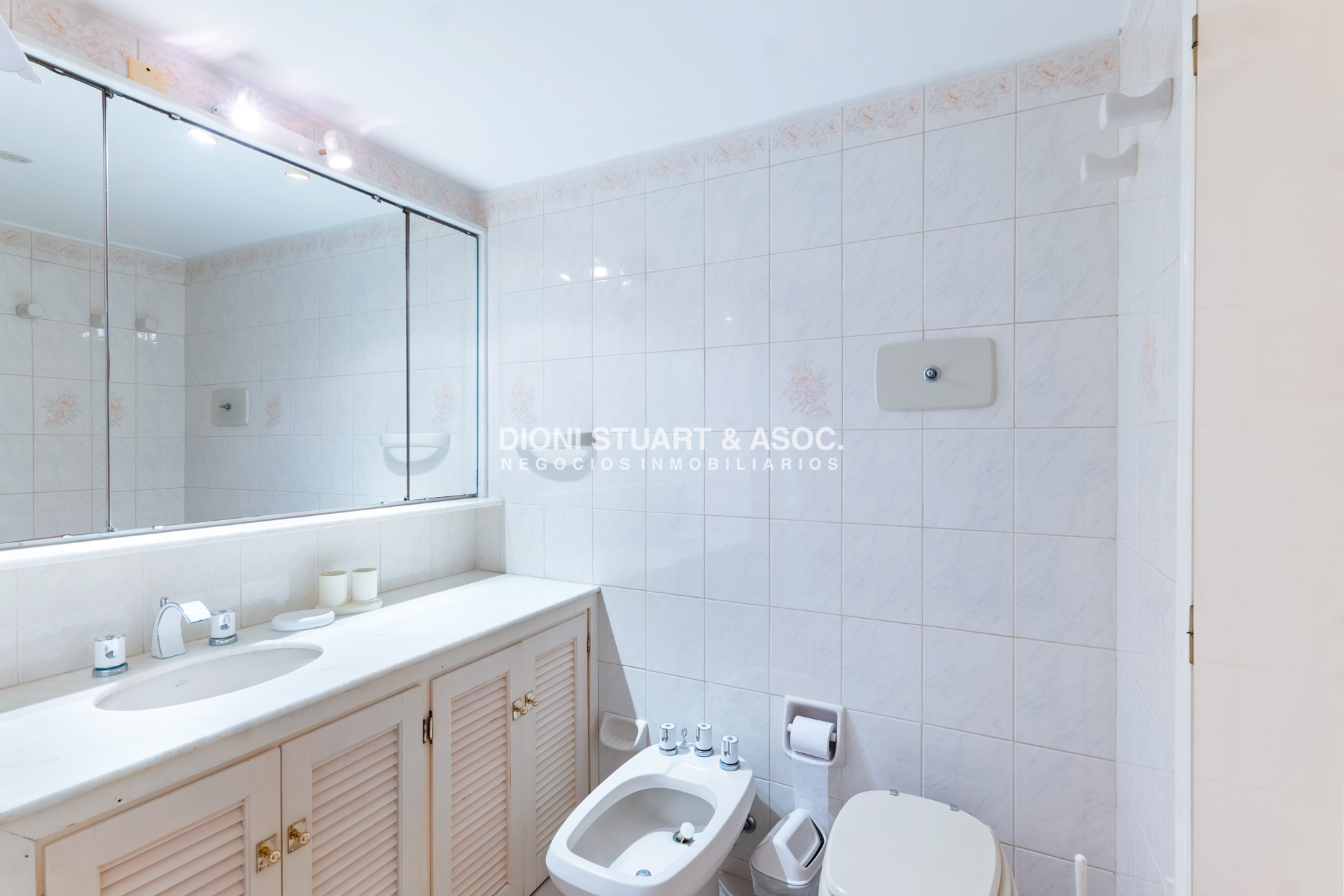 Apartamento ID.748 - Edificio Carmel - Apartamento de 3 Dorm y Dependencia - Punta del Este
