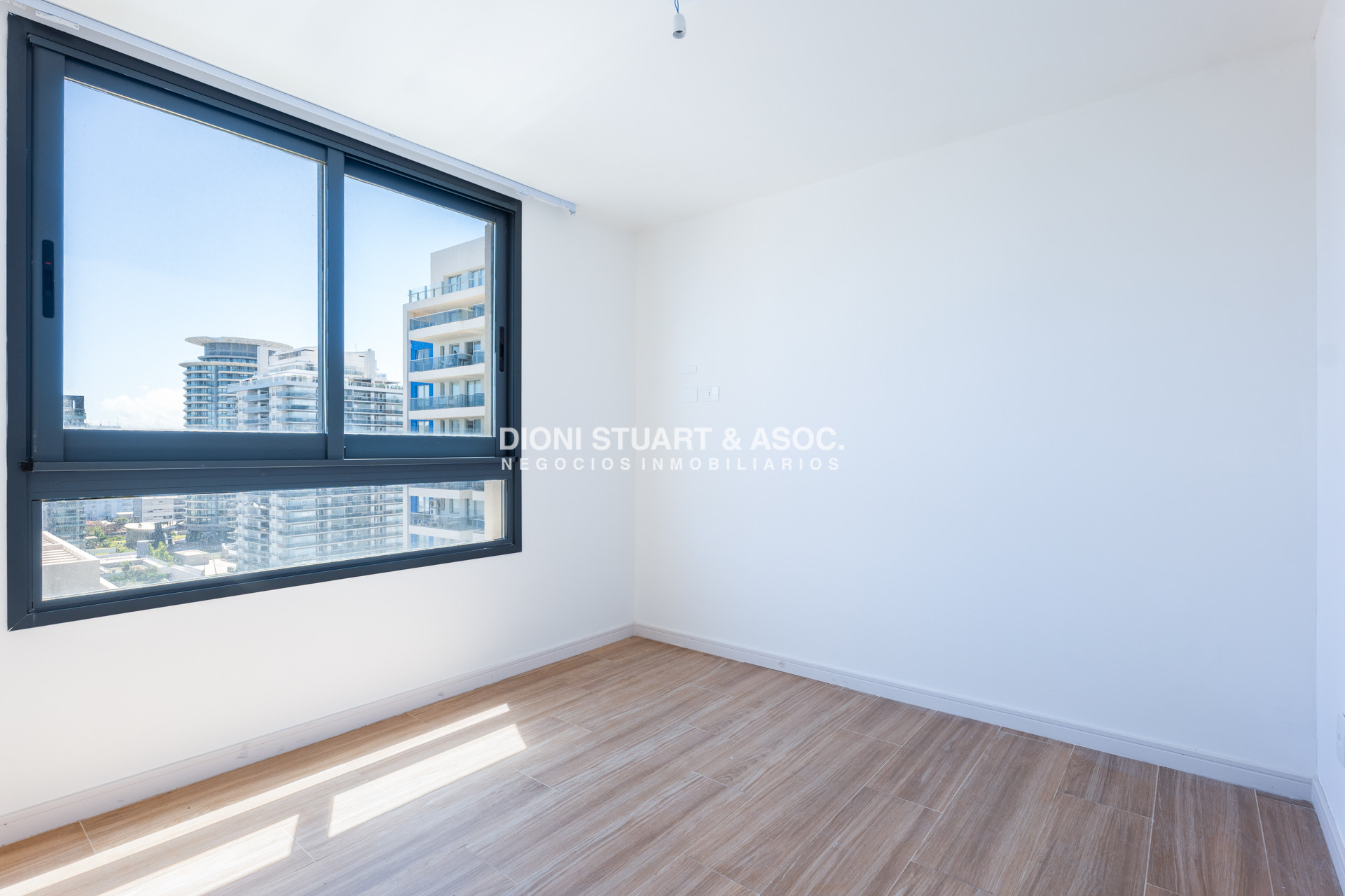 Apartamento ID.870 - APARTAMENTO A ESTRENAR EN PLAYA BRAVA PUNTA DEL ESTE - 2 DORMITORIOS - EDIF. SIGLO SOL II - BAJAS EXPENSAS