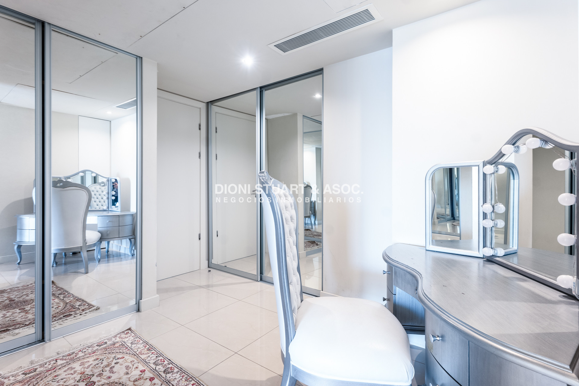 Apartamento ID.910 - DEPARTAMENTO DUPLEX EN AQUARELA - PLAYA MANSA - 4 DORM EN SUITE + DEPENDENCIA