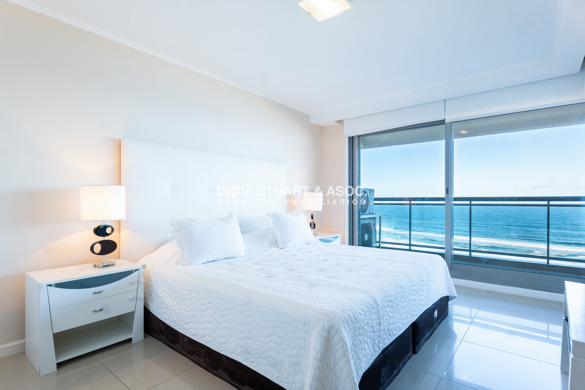 Apartamento ID.982 - APARTAMENTO EN IMPERIALE I EN VENTA - ESQUINERO - 3 DORMITORIOS EN SUITE + DEPENDENCIA