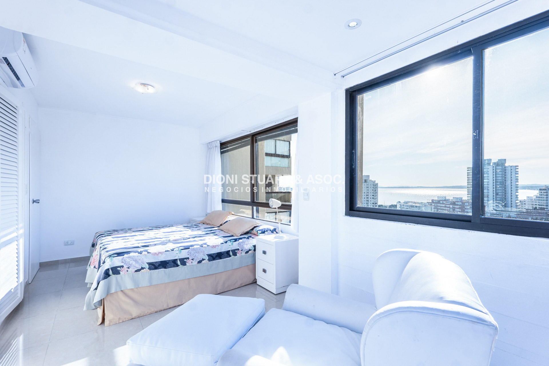 Apartamento ID.1054 - VENTA APARTAMENTO 4 DORMITORIOS RECICLADO - PLAYA BRAVA - PARQUEMAR CENTER 