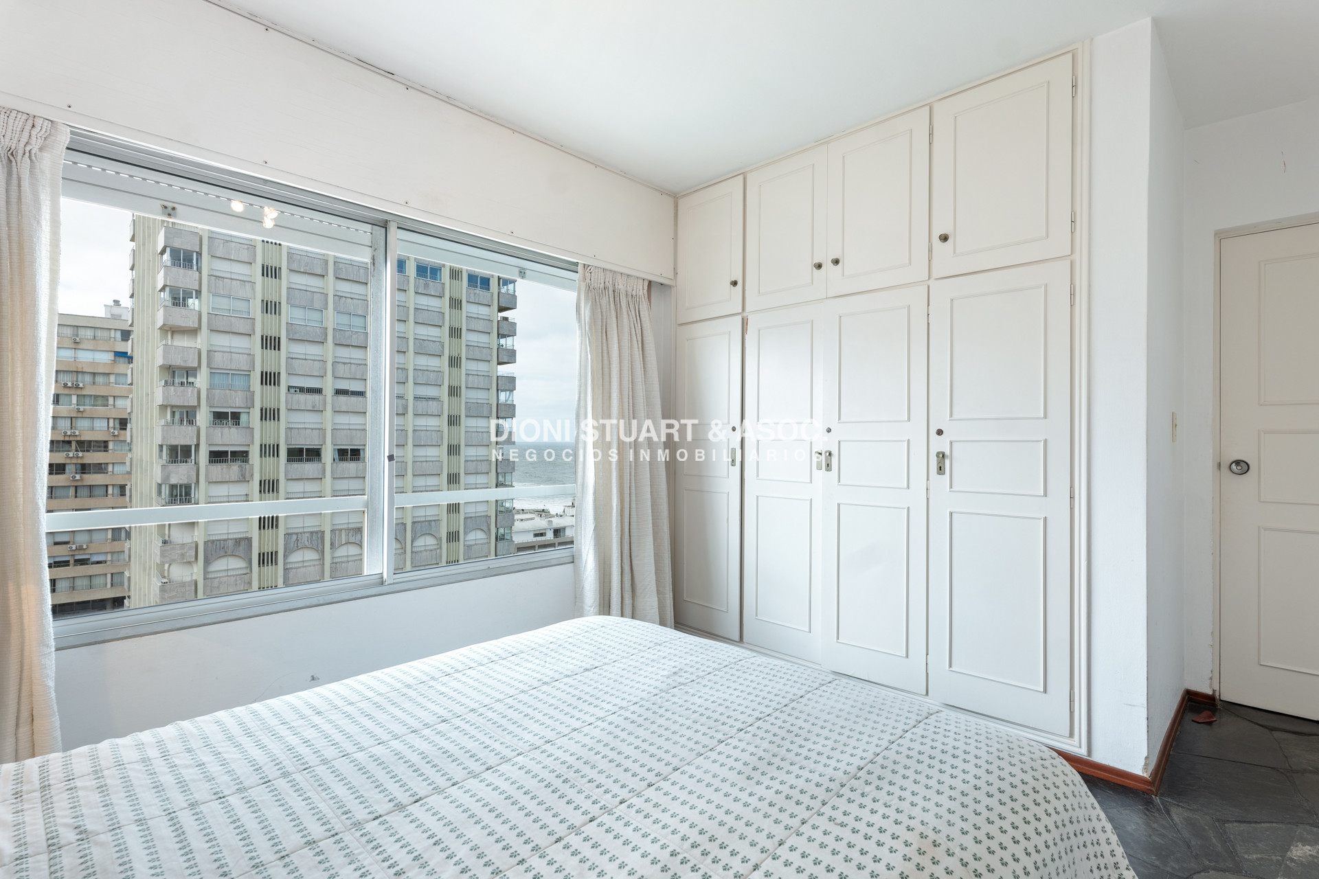 Apartamento ID.681 - Apartamento En Venta - En Gorlero - Peninsula - 2 Dormitorios - Edificio Michelangelo