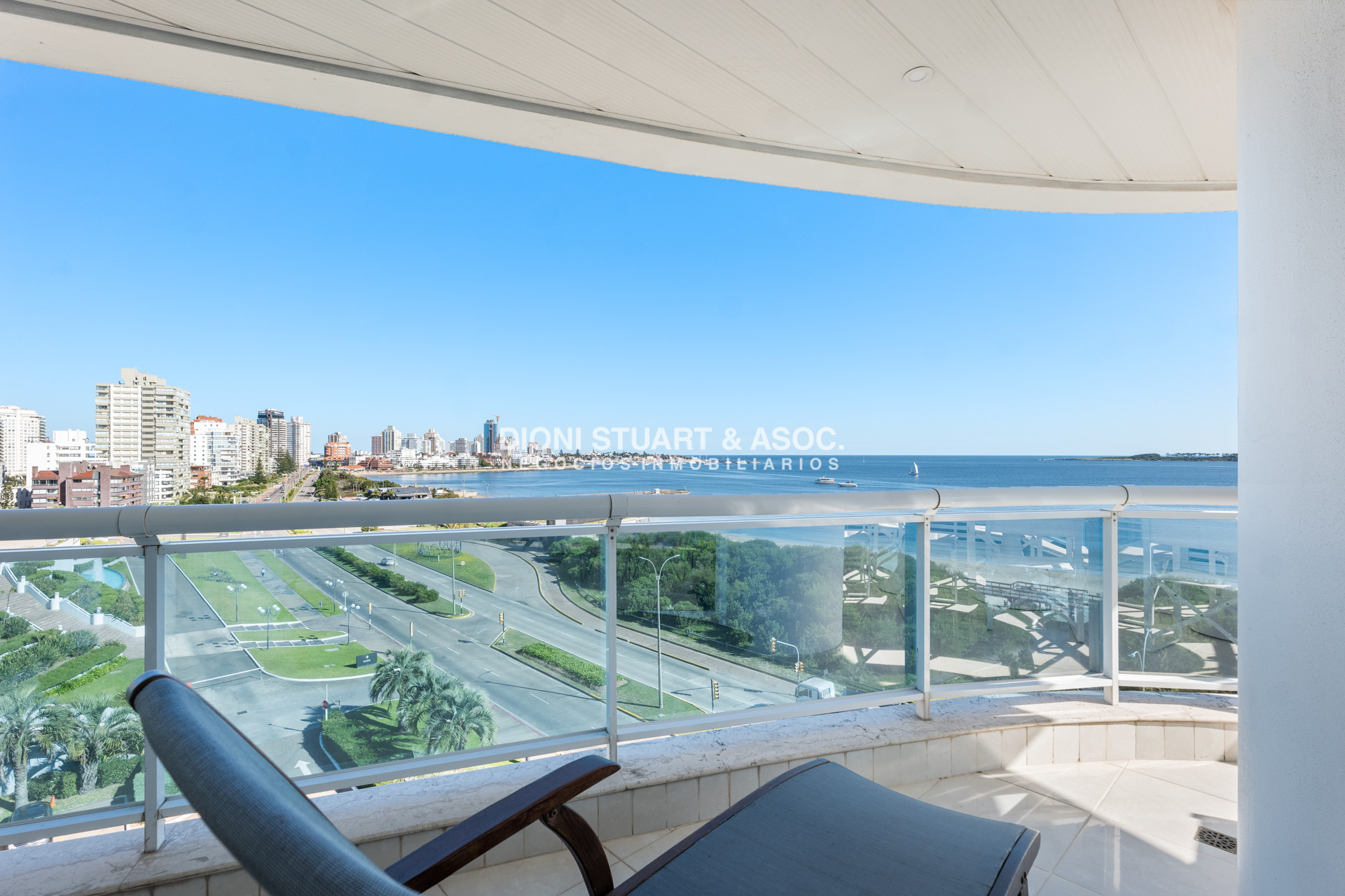 Apartamento ID.949 - DEPARTAMENTO ESQUINERO EN VENTA EN MILLENIUM TOWER PLAYA MANSA - 3 DORMITORIOS EN SUITE + DEPENDENCIA