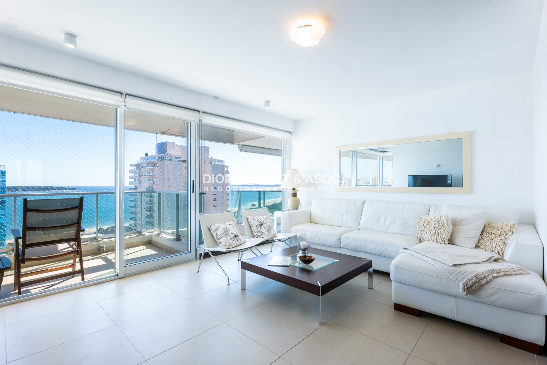 Apartamento ID.938 - GALA TOWER DEPARTAMENTO ESQUINERO 3 DORMITORIOS VISTA AL MAR - PLAYA MANSA - CON PARRILLERO