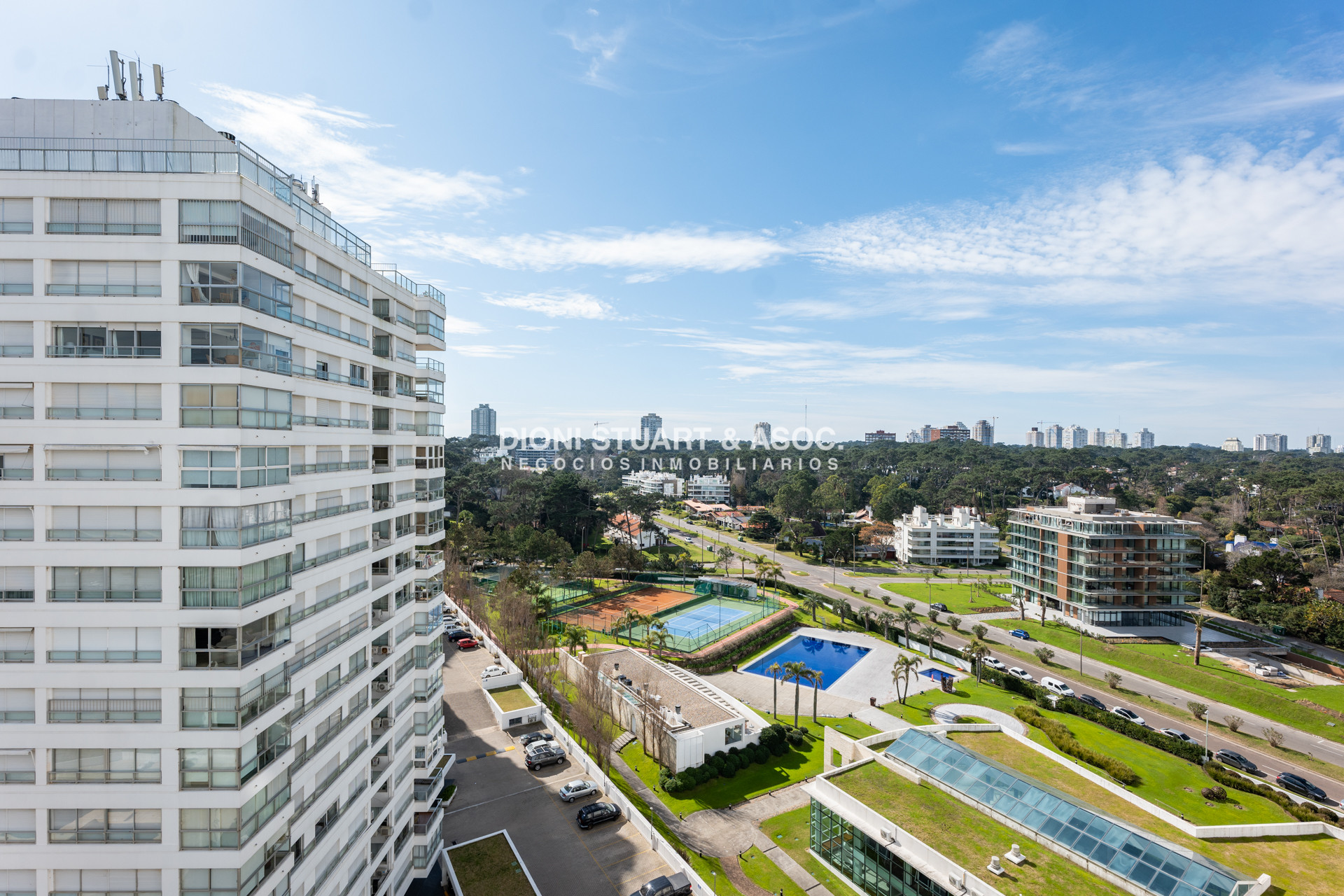 Apartamento ID.1046 - VENTA APARTAMENTO 2 DORMITORIOS Y MEDIO - PLAYA MANSA - COMPLEJO LINCOLN CENTER
