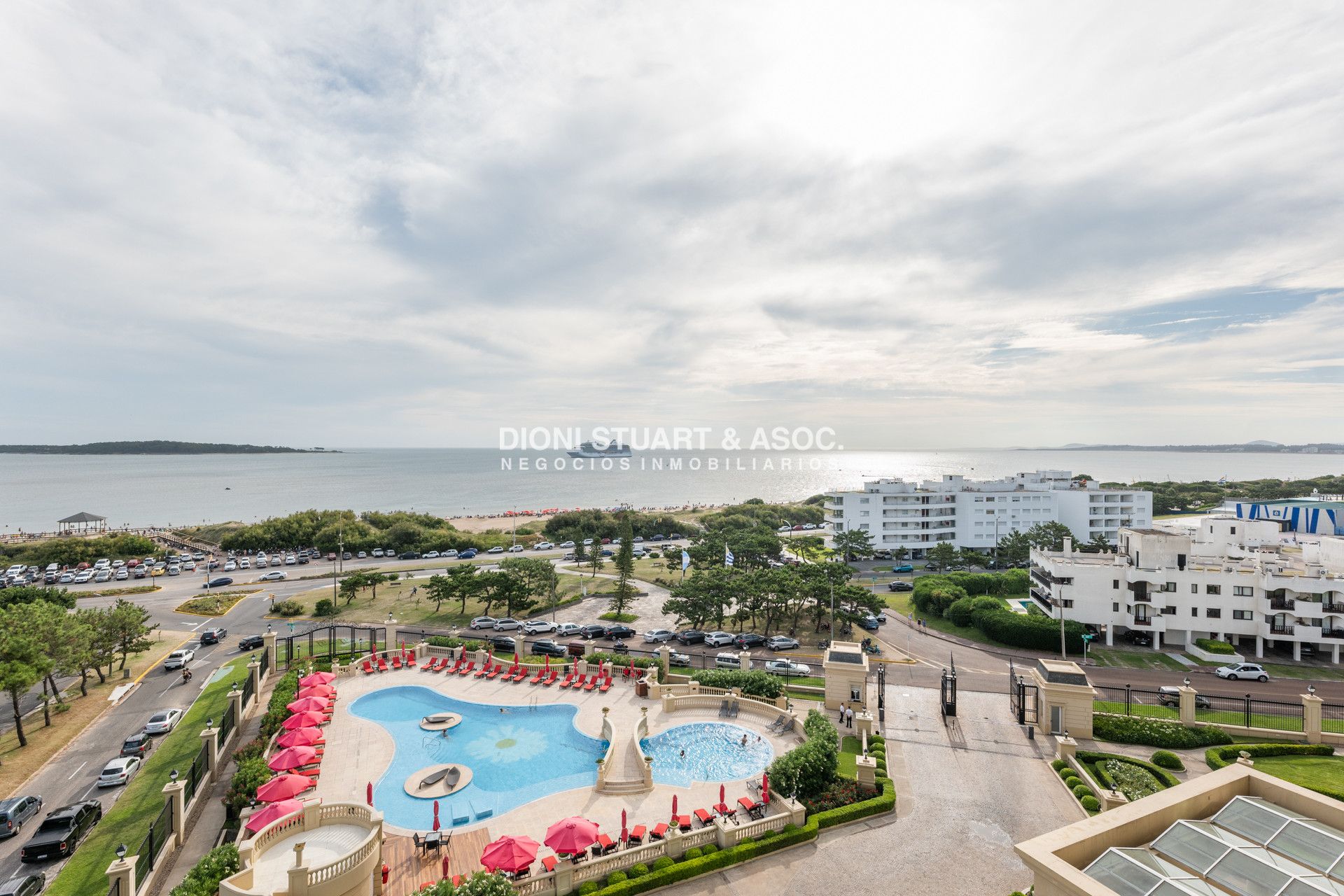 Apartamento ID.902 - DEPARTAMENTO EN VENTA EN LE JARDIN - ESQUINERO - 3 DORMITORIOS EN SUITE