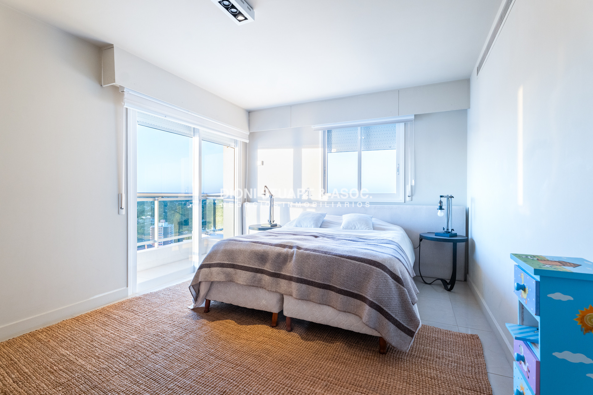 Apartamento ID.910 - DEPARTAMENTO DUPLEX EN AQUARELA - PLAYA MANSA - 4 DORM EN SUITE + DEPENDENCIA
