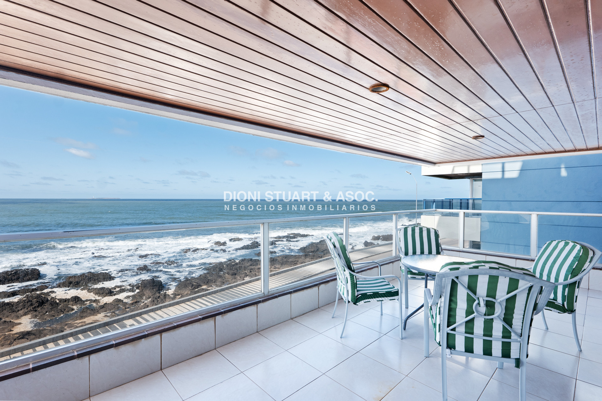 Apartamento ID.748 - Edificio Carmel - Apartamento de 3 Dorm y Dependencia - Punta del Este