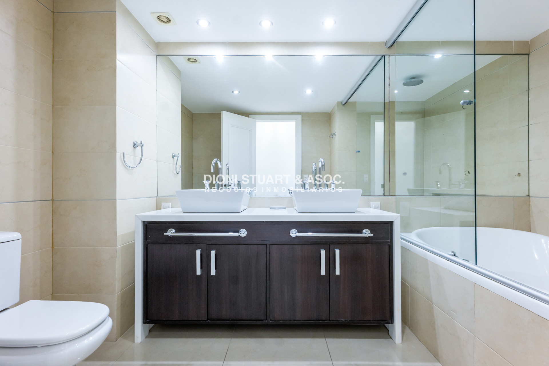 Apartamento ID.983 - IMPERIALE I EN VENTA - APARTAMENTO ESQUINERO - 3 DORM EN SUITE + DEP.