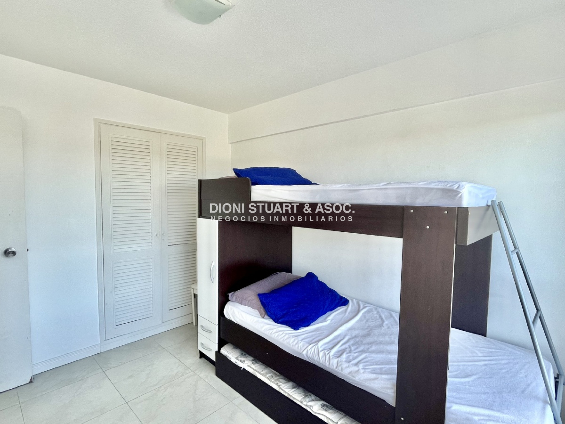 Apartamento ID.319 - Complejo Lincoln Center - En Venta - 2 Dorm + Dependencia - Playa Mansa