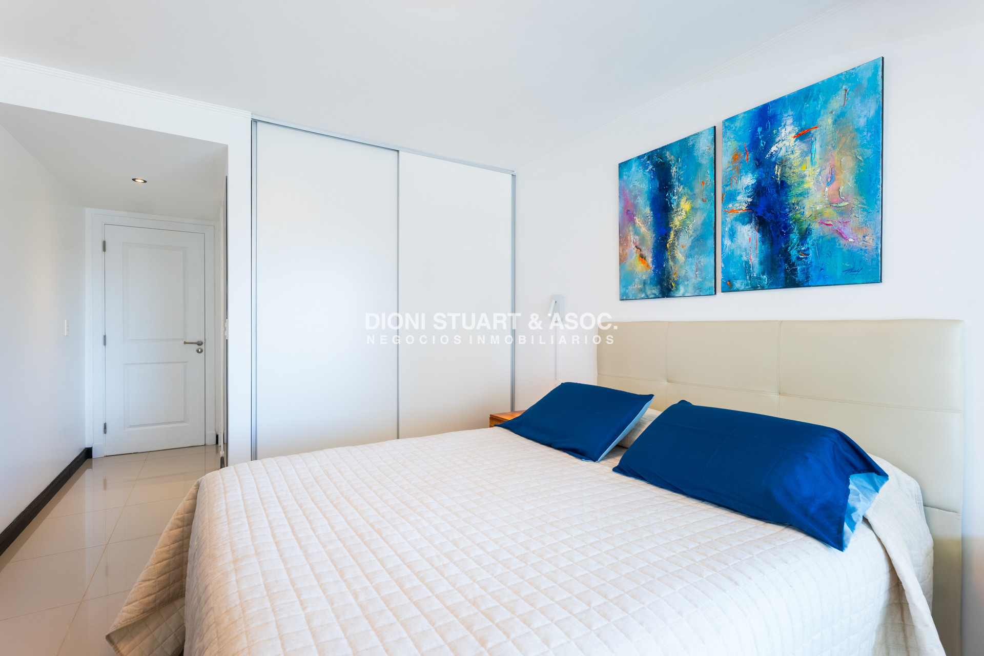 Apartamento ID.821 - APARTAMENTO EN VENTA EN PLAYA MANSA DE 2 DORMITORIOS CON PARRILLERO