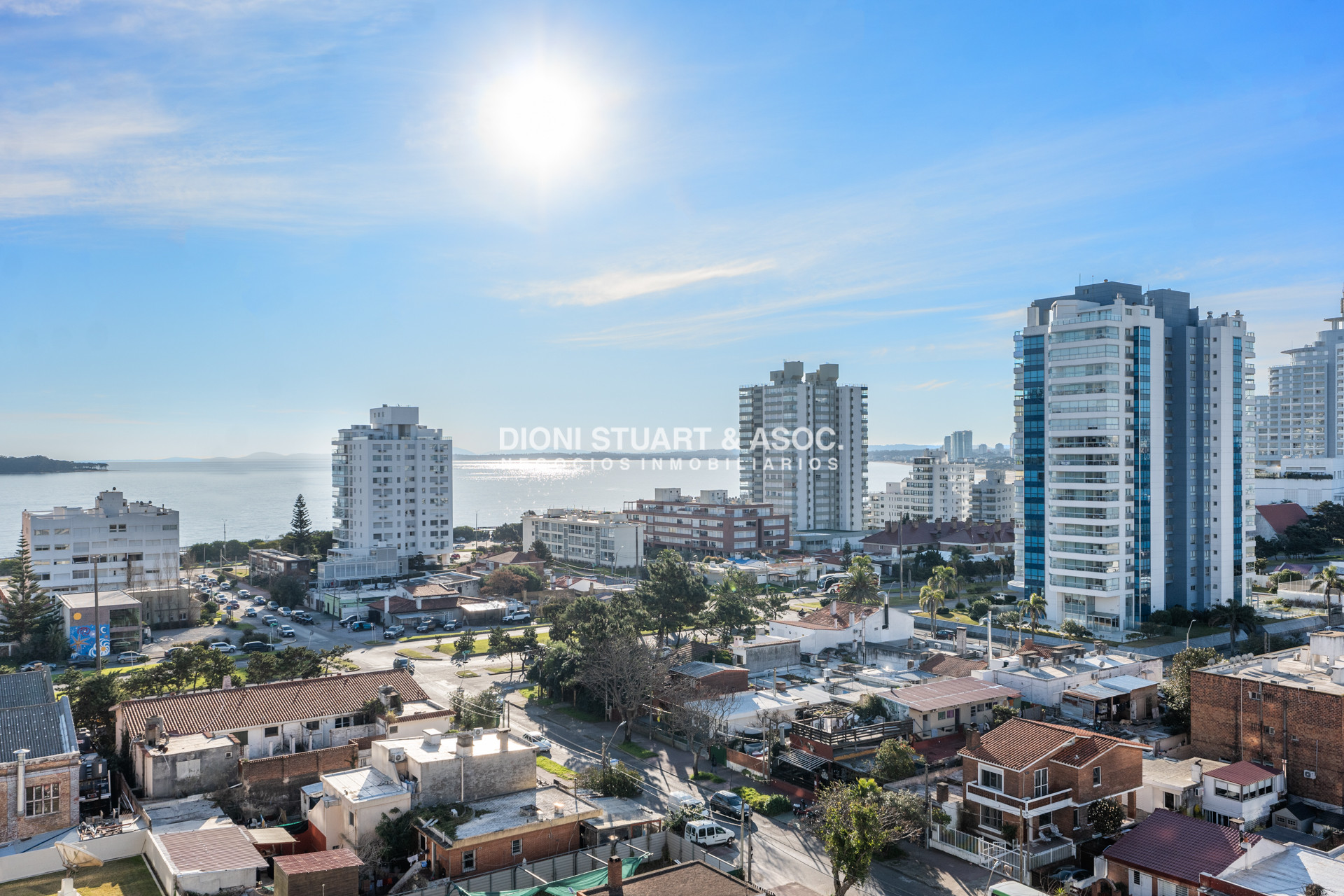 Apartamento ID.1054 - VENTA APARTAMENTO 4 DORMITORIOS RECICLADO - PLAYA BRAVA - PARQUEMAR CENTER 