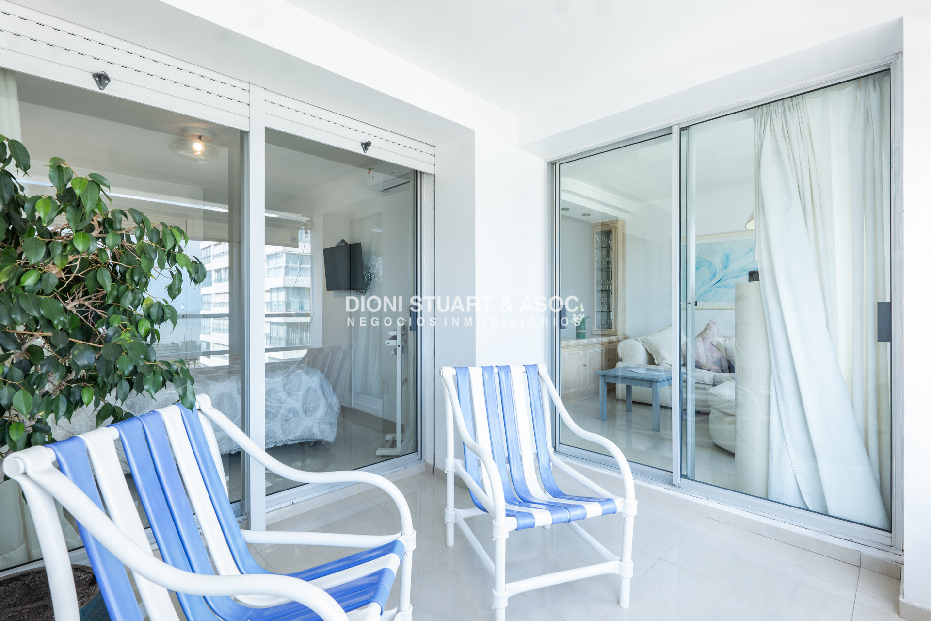 Apartamento ID.1058 - VENTA APARTAMENTO 1 DORMITORIO Y MEDIO - PLAYA MANSA - RECICLADO - COMPLEJO LINCOLN CENTER