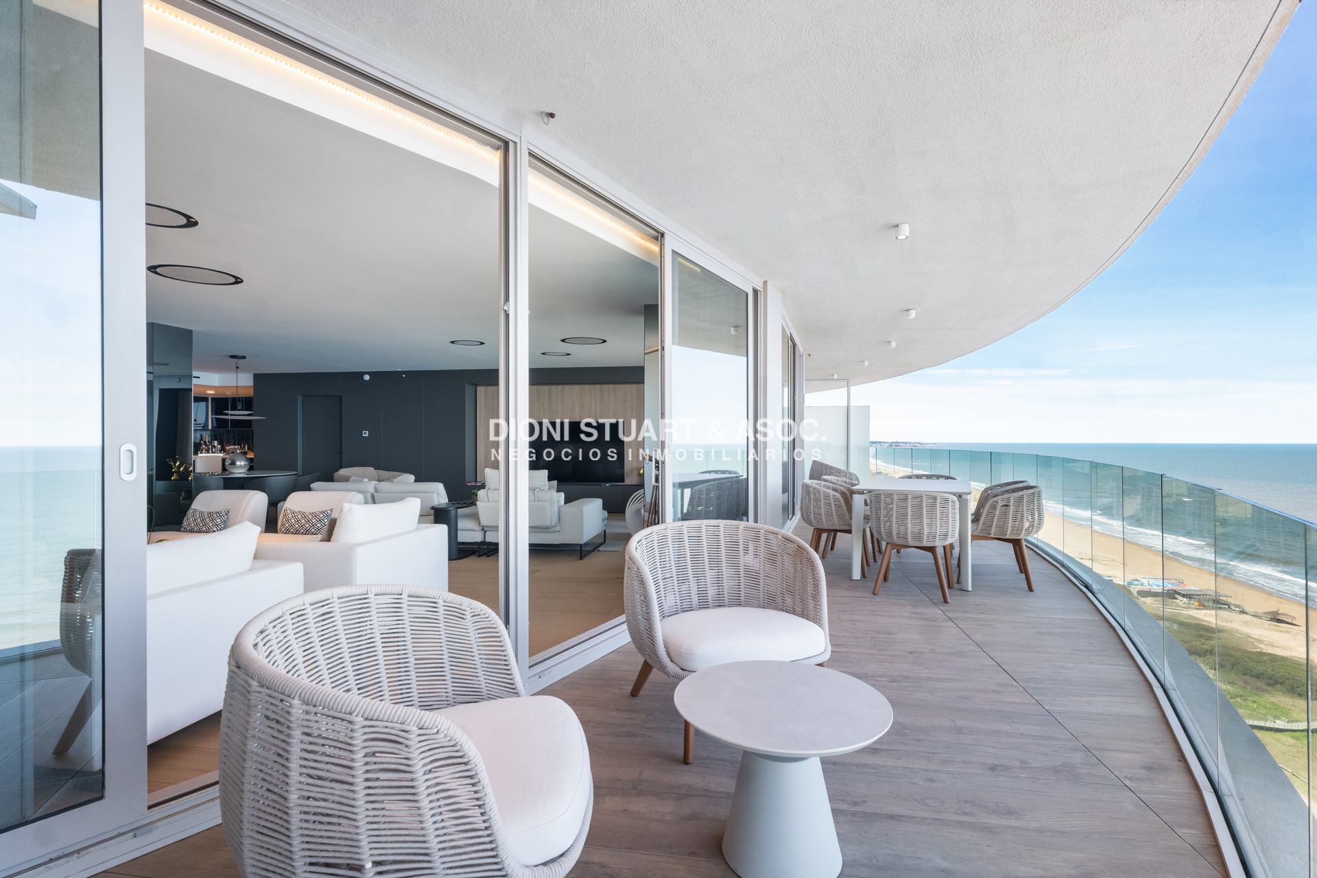 Apartamento ID.1121 - TRUMP UNIFICADO - 4 SUITES + DEPENDENCIA