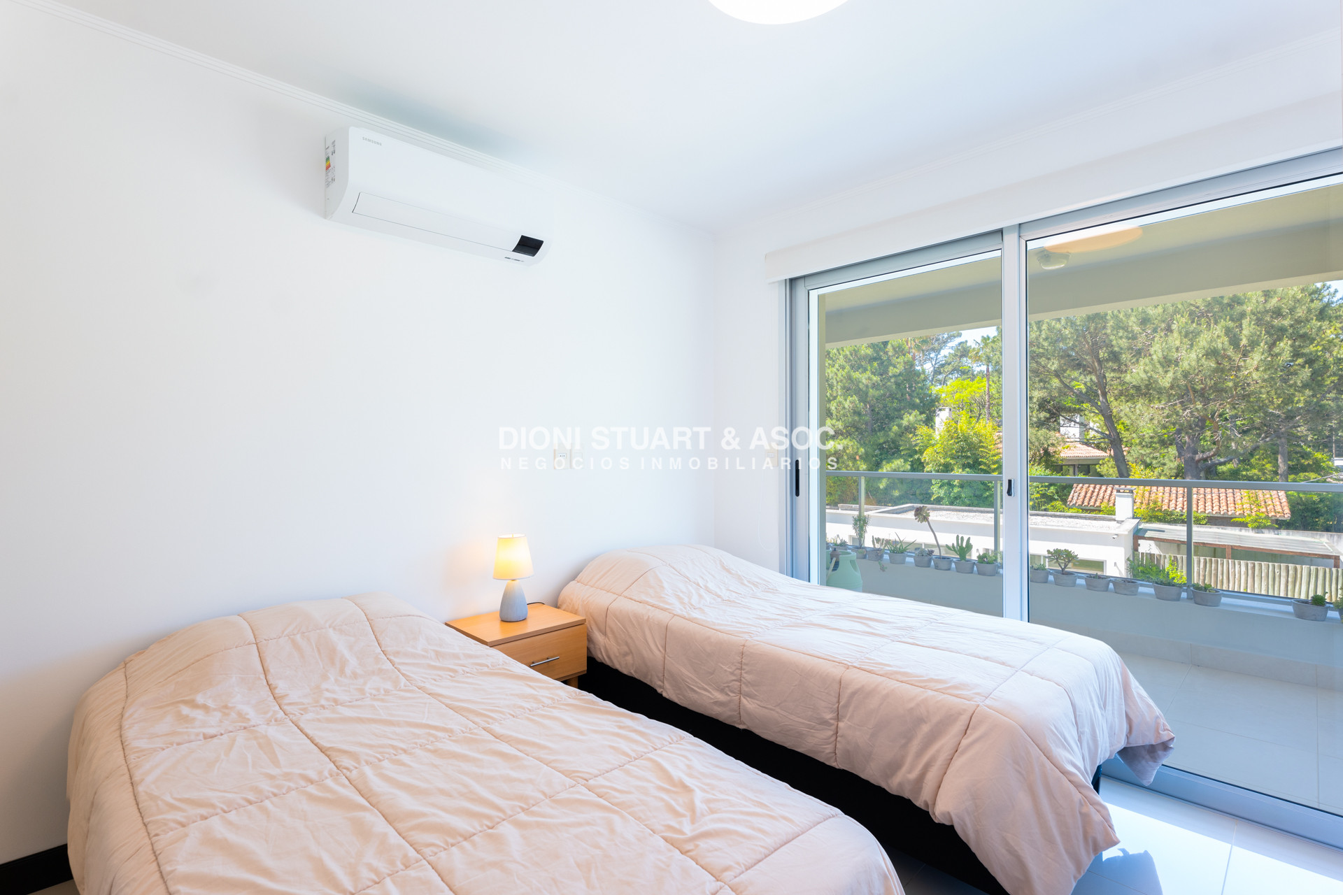 Apartamento ID.821 - APARTAMENTO EN VENTA EN PLAYA MANSA DE 2 DORMITORIOS CON PARRILLERO