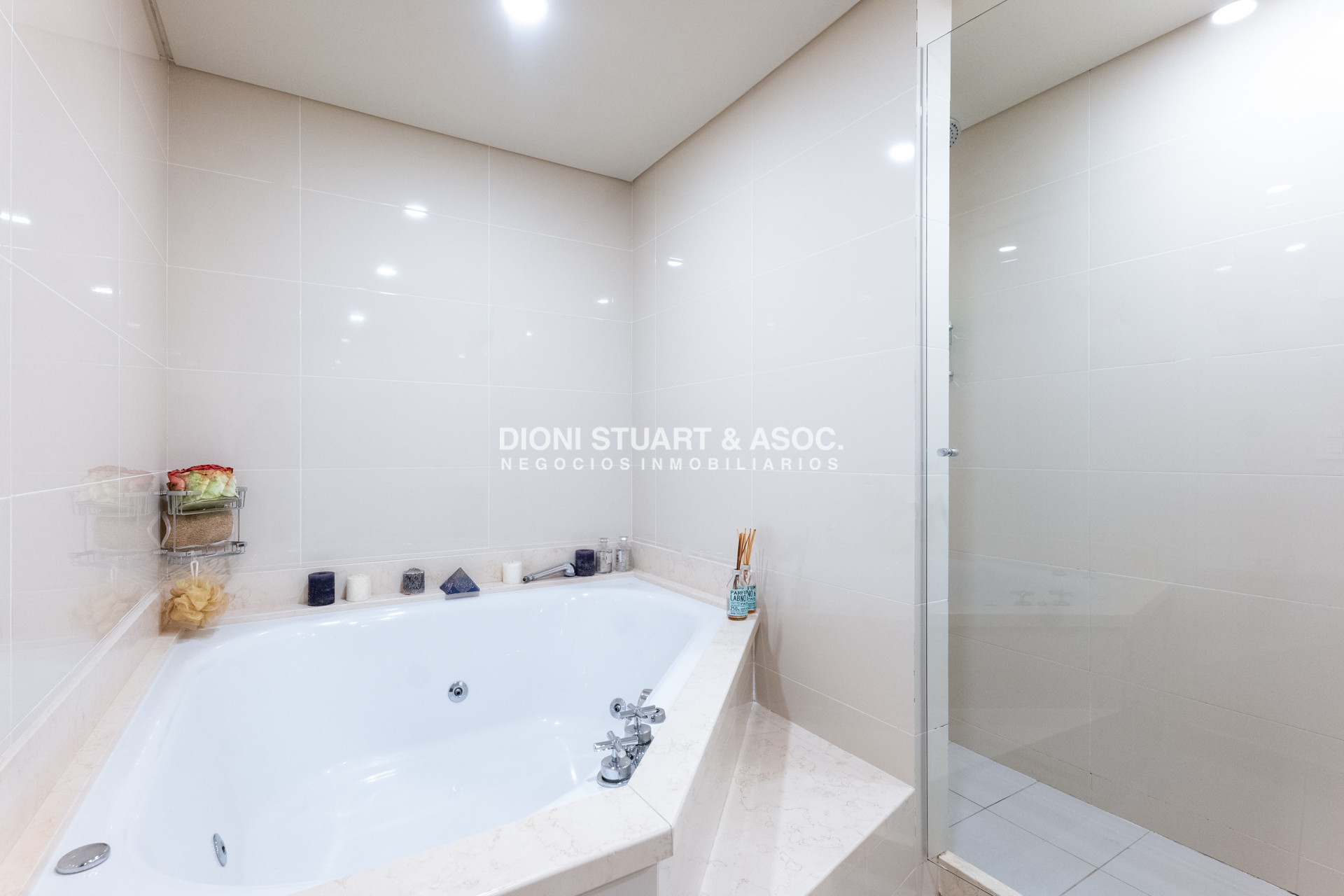 Apartamento ID.910 - DEPARTAMENTO DUPLEX EN AQUARELA - PLAYA MANSA - 4 DORM EN SUITE + DEPENDENCIA