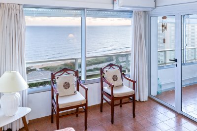FRENTE A PLAYA MANSA !! 1 DORMITORIO Y MEDIO !!! PISO ALTO !! COCHERA !!! BAJOS GASTOS COMUNES