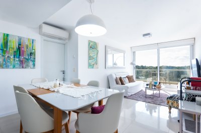 APARTAMENTO EN VENTA EN ROOSEVELT DE 2 DORMITORIOS MODERNO EDIFICIO BE PUNTA