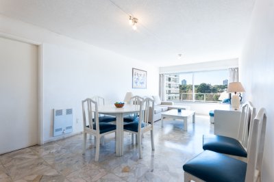 APARTAMENTO EN VENTA FRENTE AL MAR PLAYA MANSA DE 2 DORMITORIOS Y MEDIO TODOS LOS AMENITIES - LINCOLN CENTER TORRE WASHINGTON