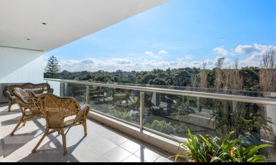 APARTAMENTO EN VENTA EN ROOSEVELT DE 2 DORMITORIOS MODERNO - EDIFICIO BE PUNTA